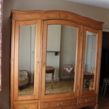 Louis XV style wardrobe in light oak, 3 beveled ice creams