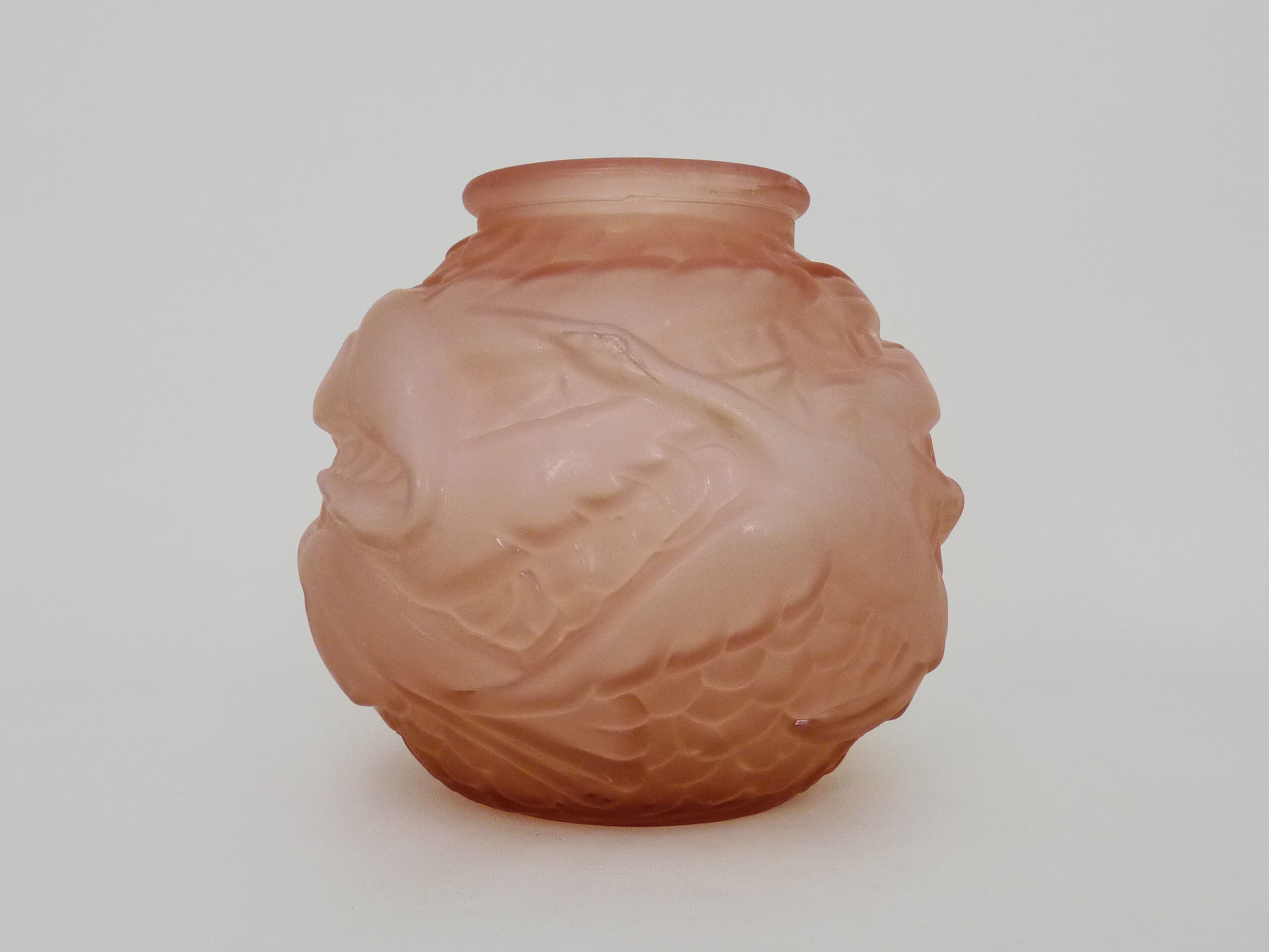 Art deco ball vase in pink glass paste with bird decoration