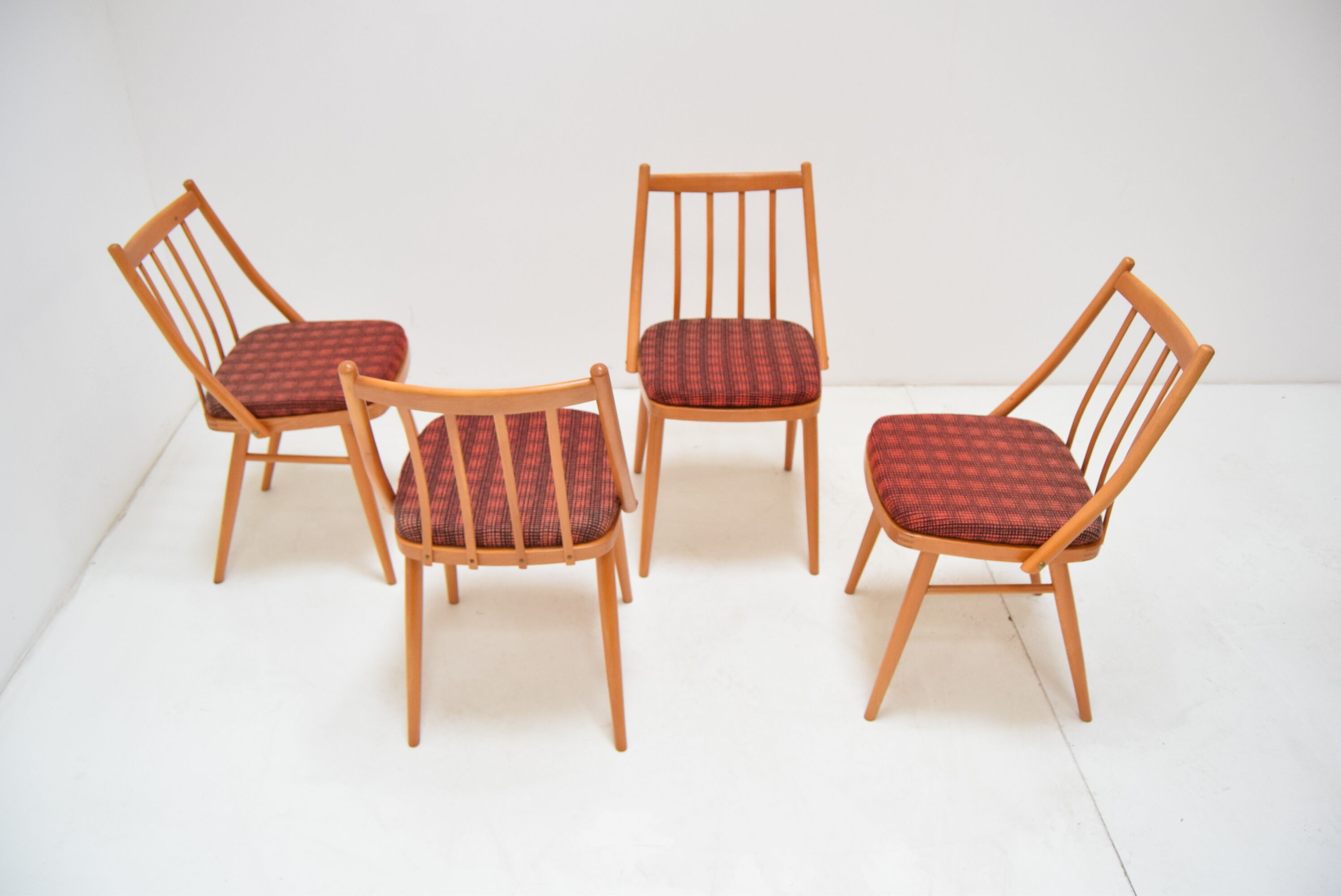 Lot de 4 chaises par Antonín Šuman, années 1980.