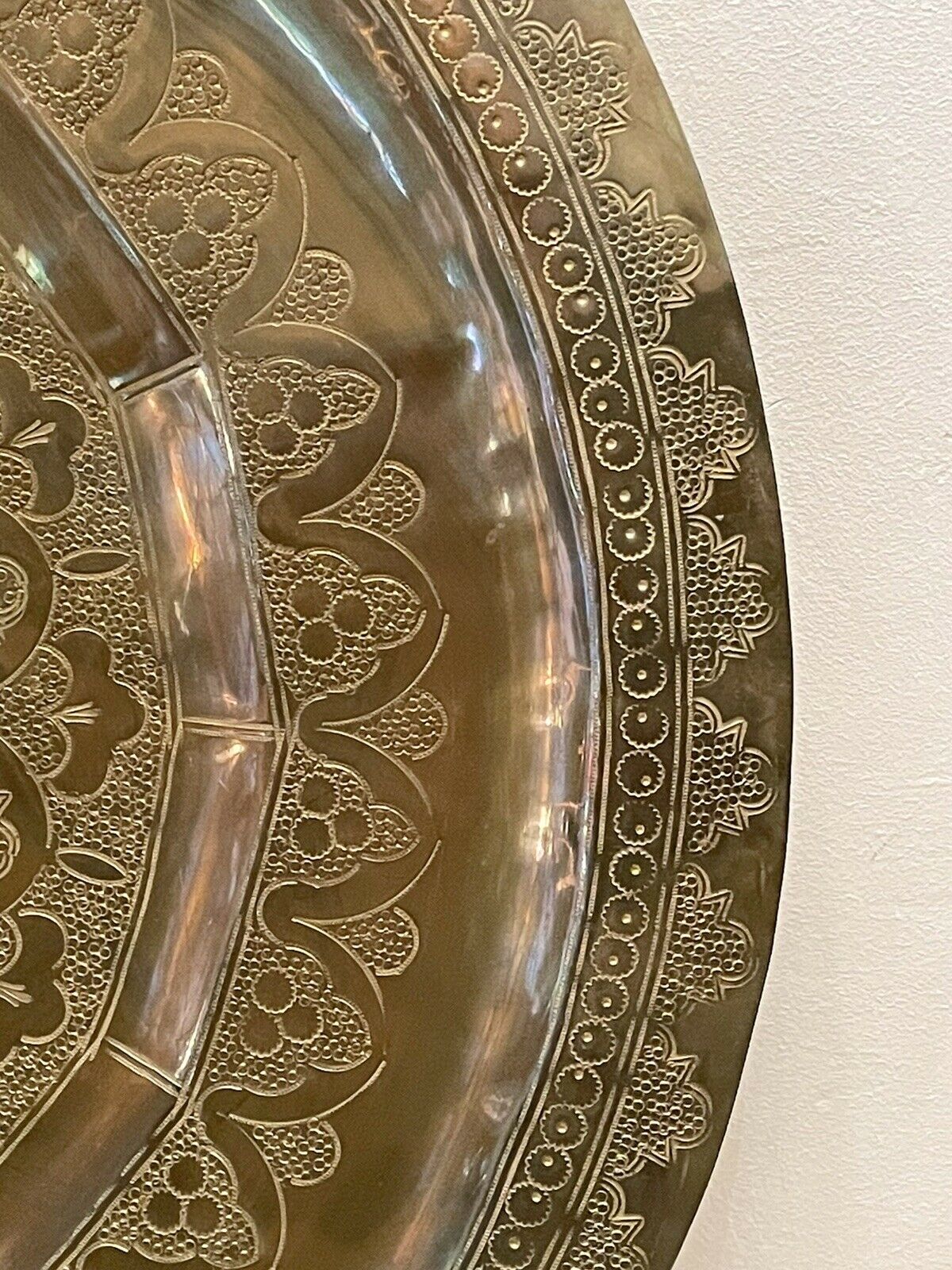 Superb large plateau chiseled oriental copper. chic ethnic vintage deco