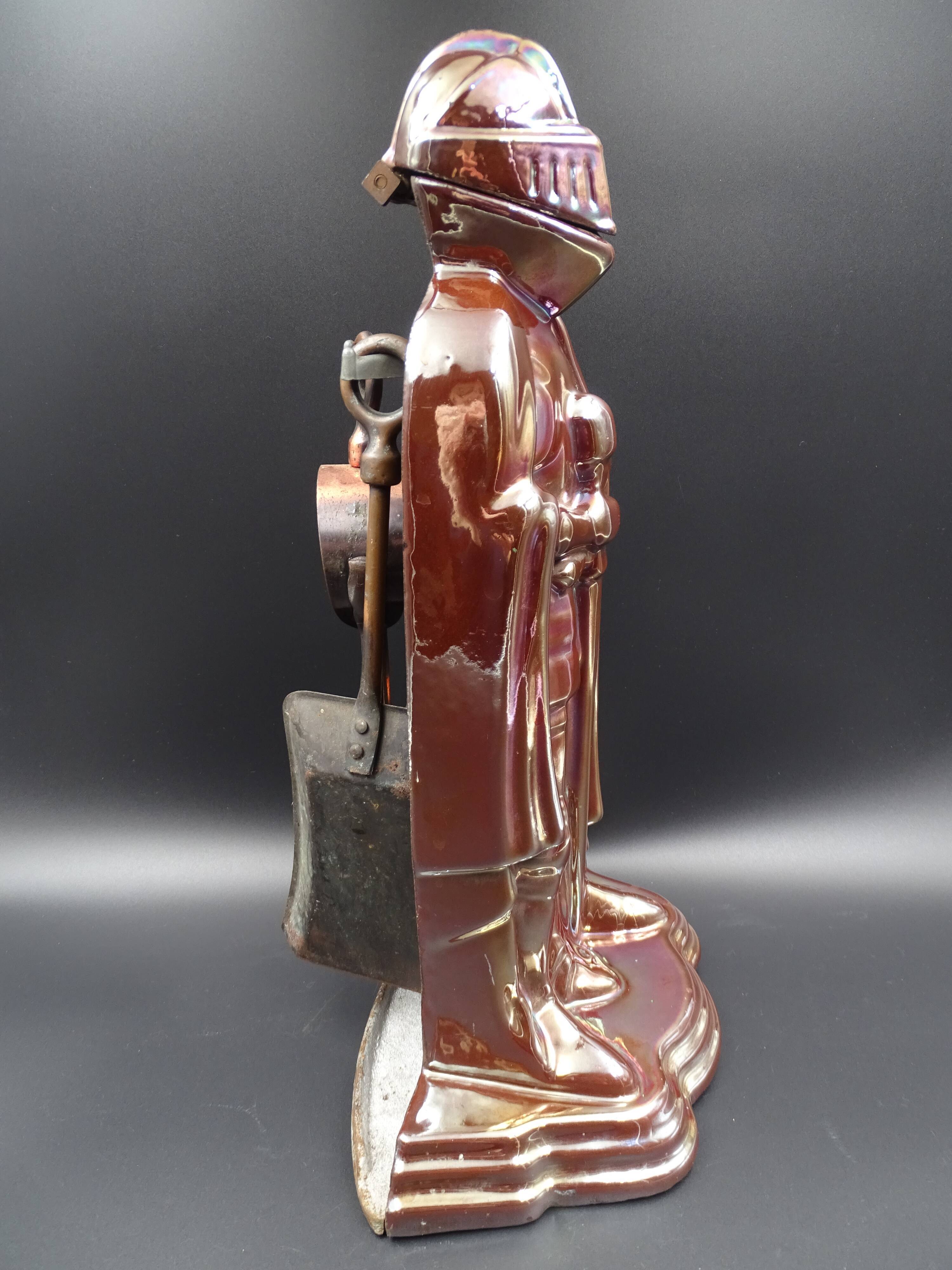 Full chimney servant of his accessories - The enamelled cast iron knight