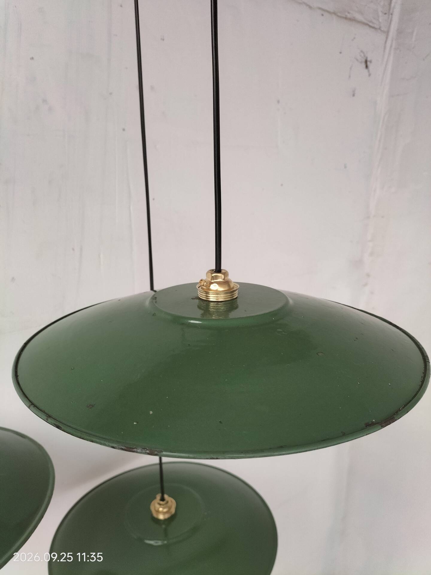 Suspensions enamelled sheets