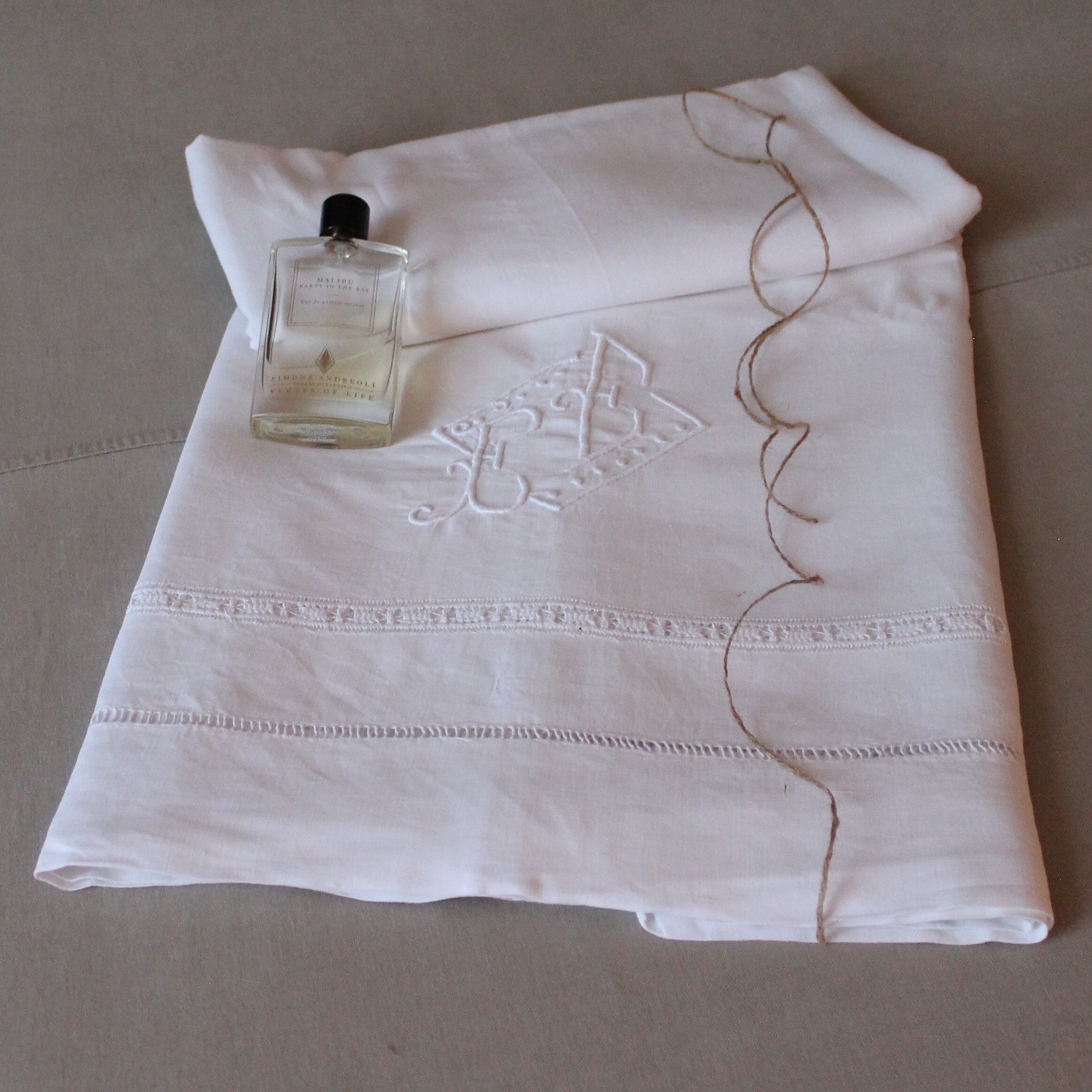 Drap ancien en lin début XXe monogrammé & brodé main