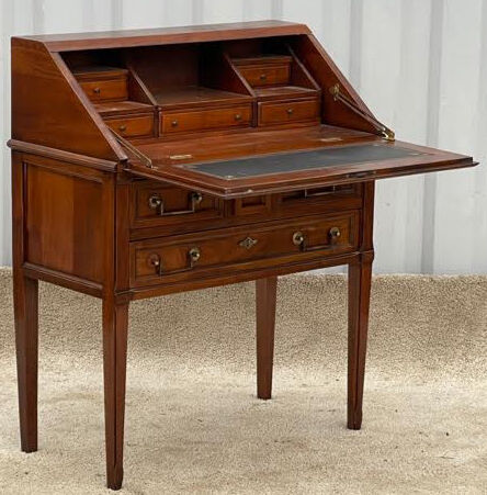 Scriban bureau