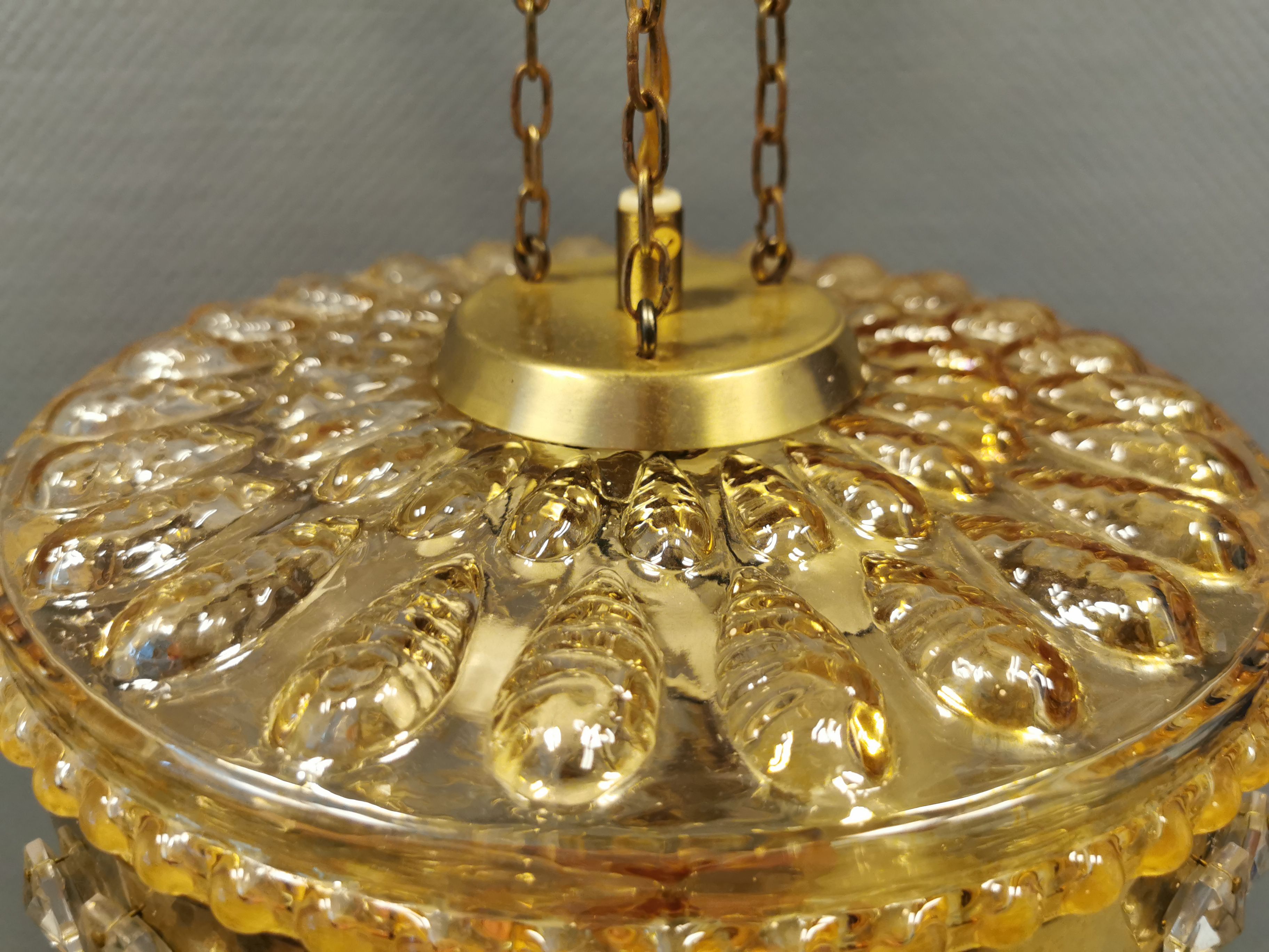 Ceiling-hanging lamp in glass with prisms and metal details