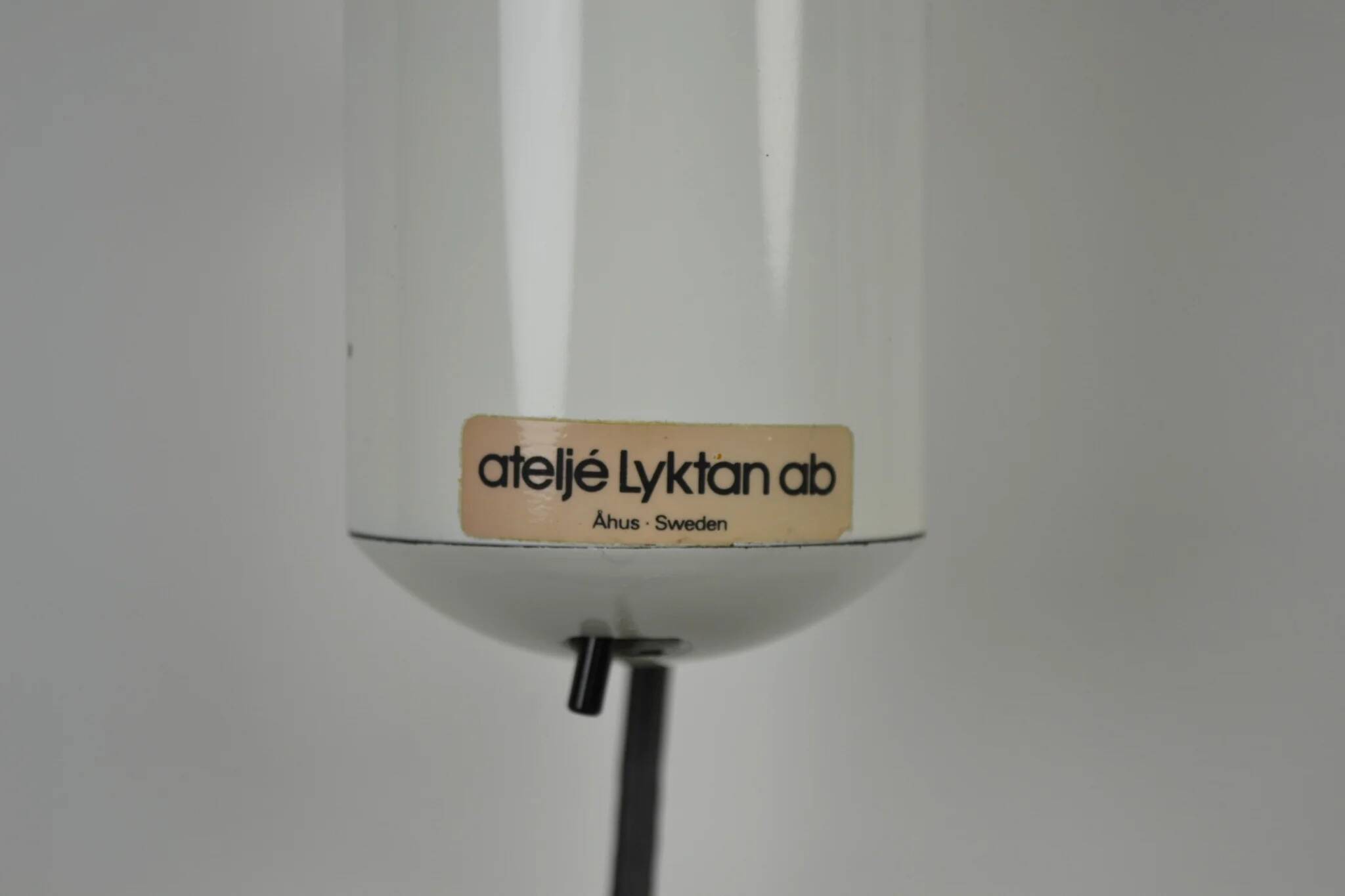 A pair of white “Skarabé” wall lamps by Stig Ahlström and Clas Kock for Ateljé Lyktan, Sweden, 1980s
