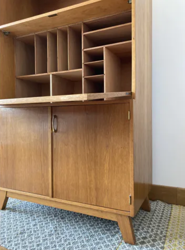 Secretary compass feet