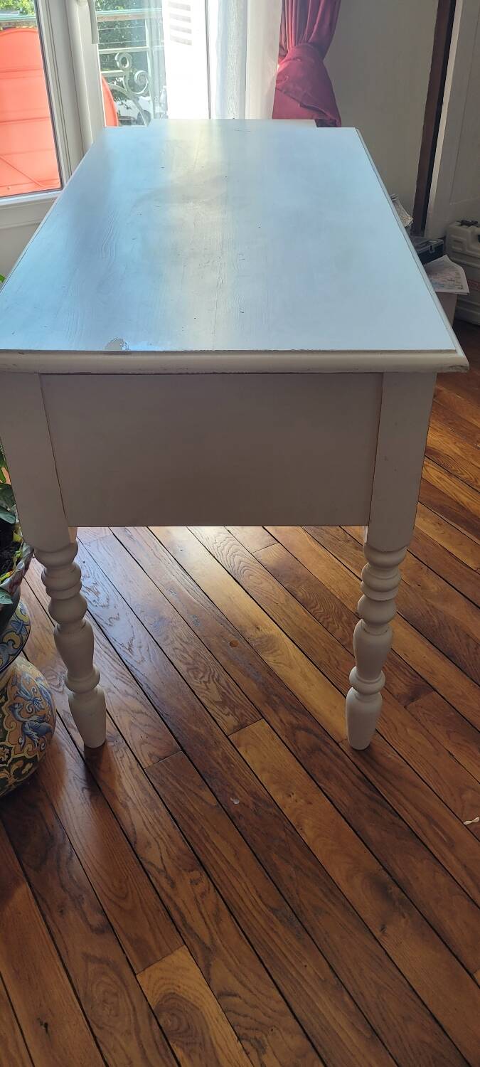 Wooden desk in Provençal style