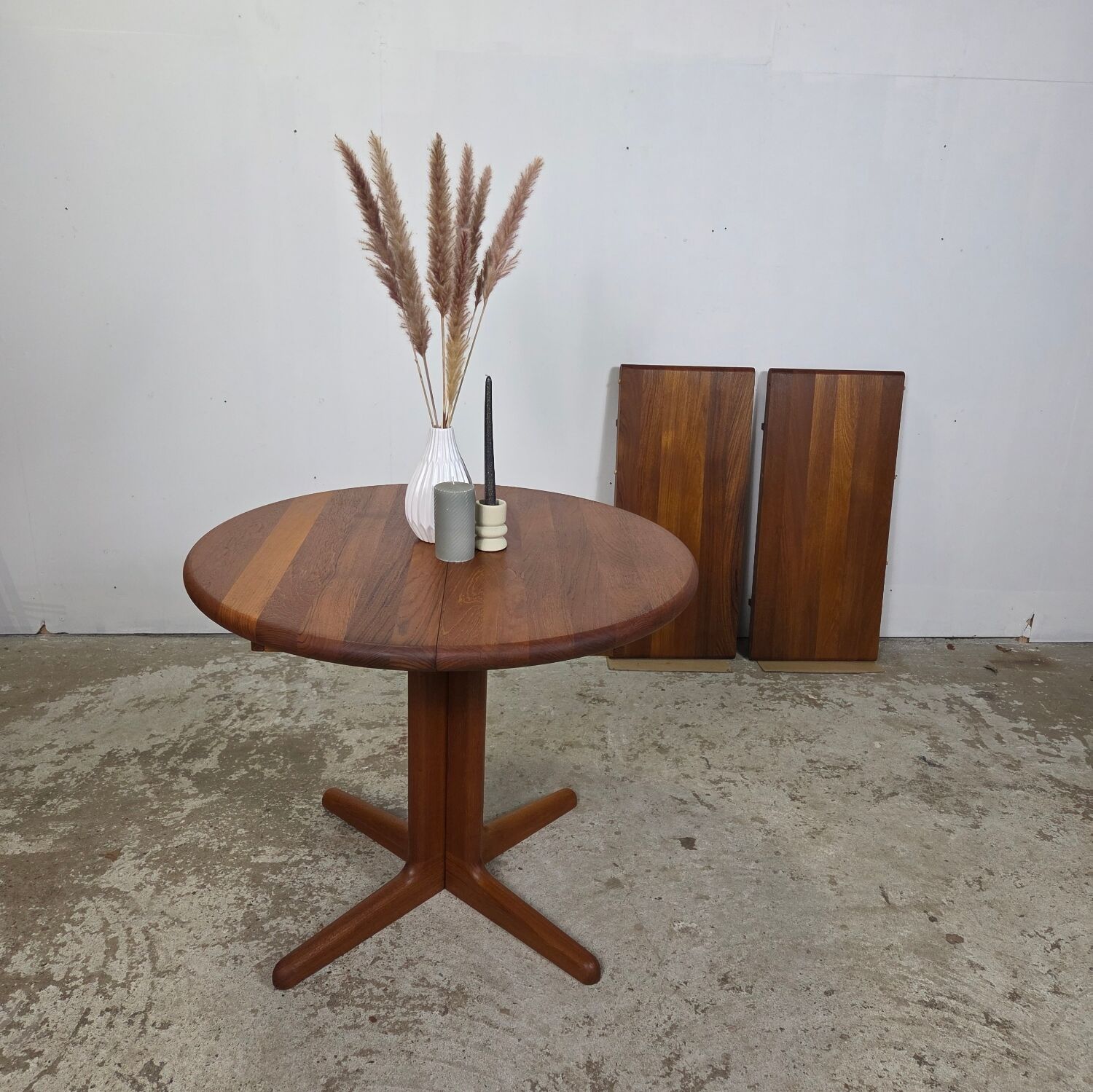 Korup Design, vintage 1960s Danish extendable teak table