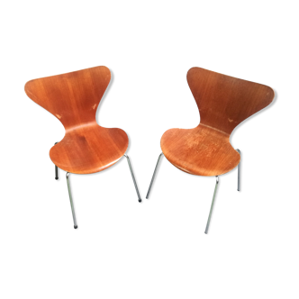 Pair of Butterfly chairs by Arne Jacobsen