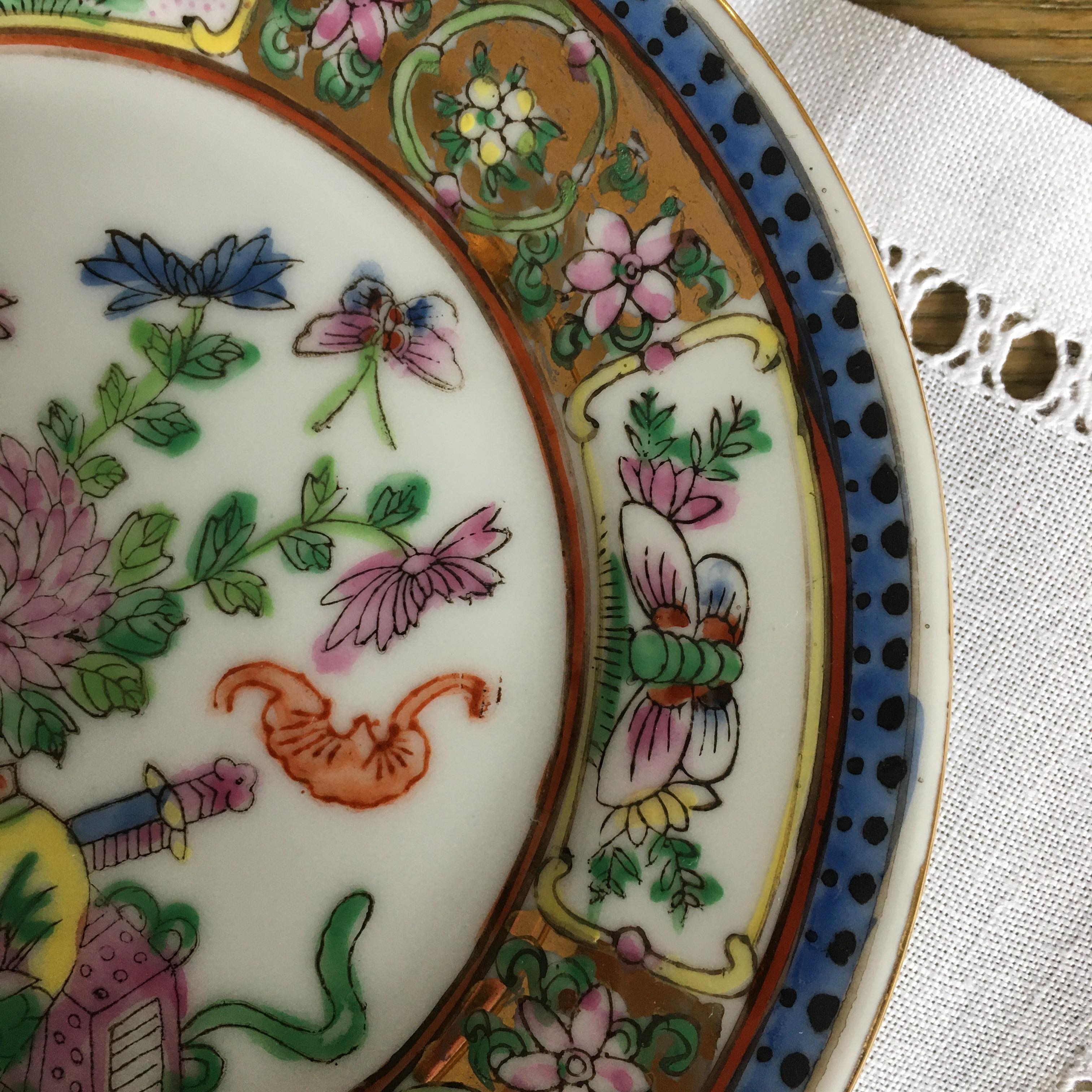 Vintage decorative plate in Chinese porcelain