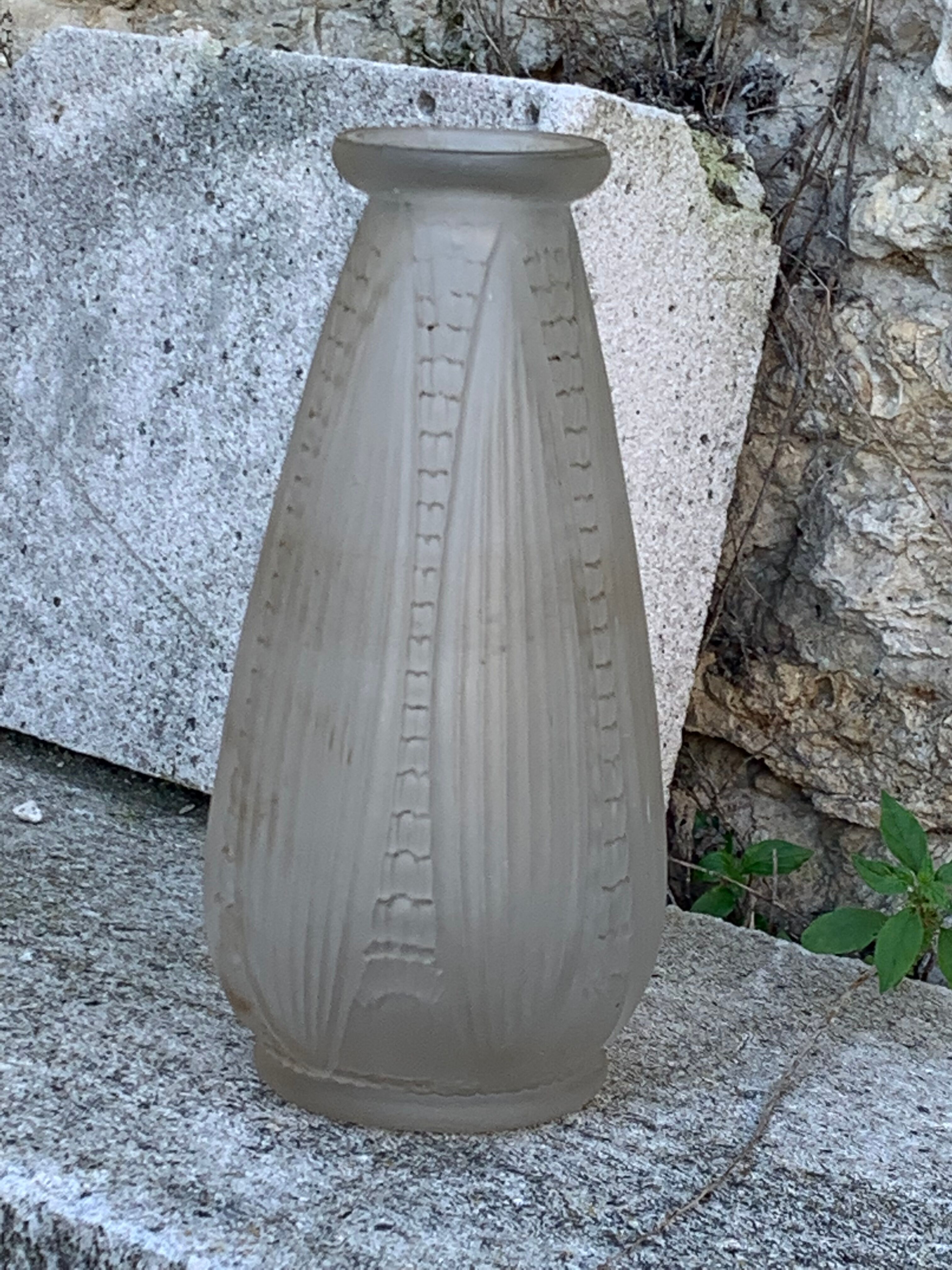 Hyacinth vase in frosted glass art deco foliage pattern