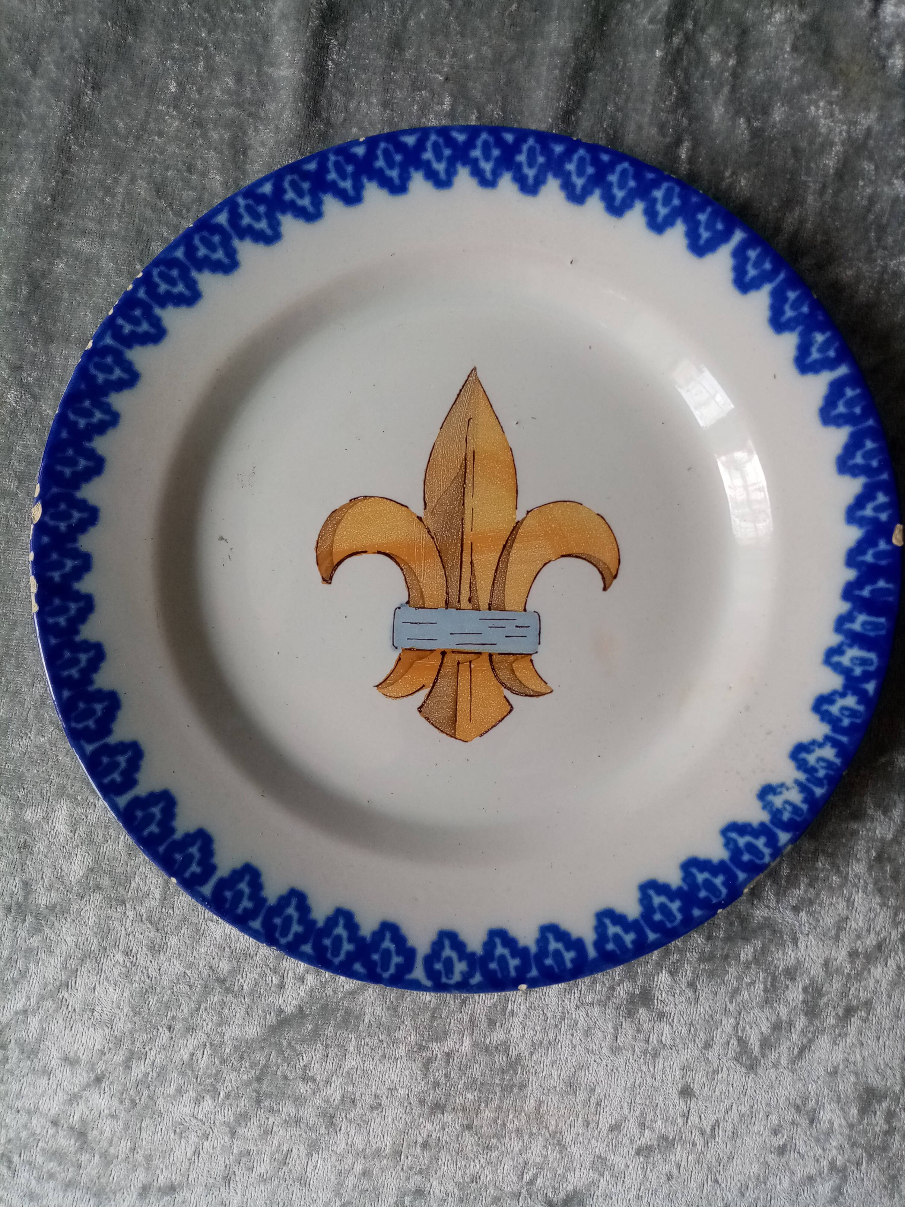 18th century earthenware decorative plate signed Saint Clement with royal coat of arms decoration