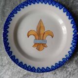 18th century earthenware decorative plate signed Saint Clement with royal coat of arms decoration