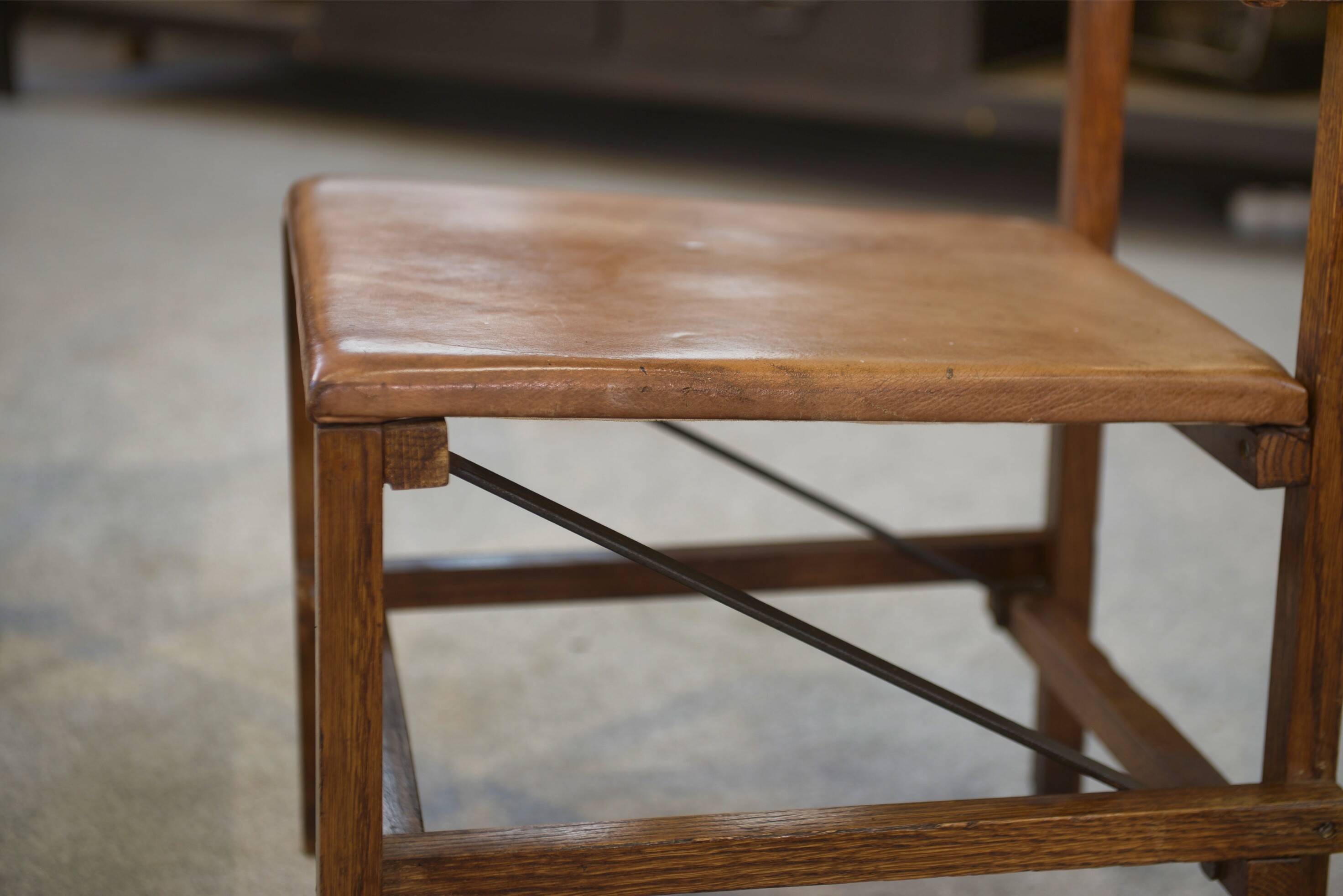 Pair of oak and leather chairs in the style of Gerrit Rietveld 1960s.