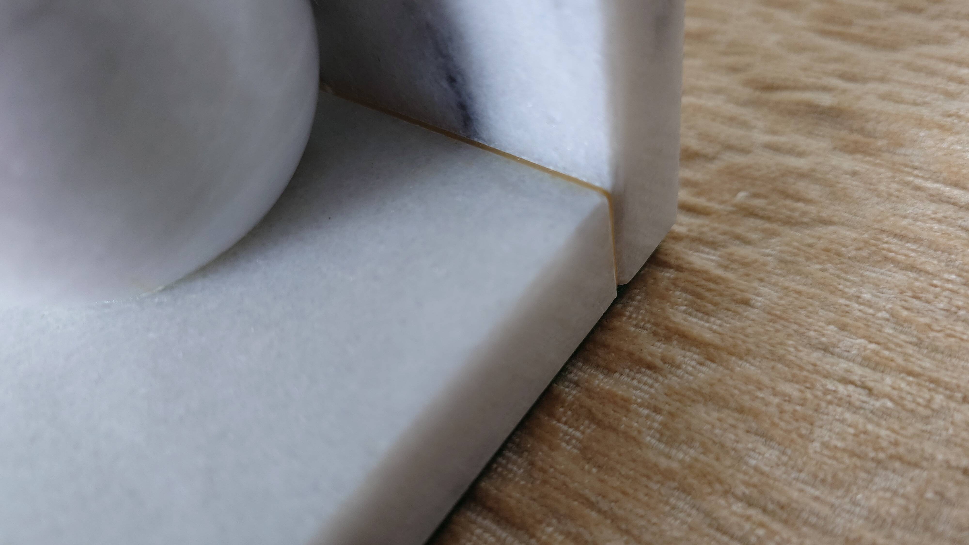 Vintage bookends in grey veined white marble – Minimalist design