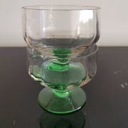 2 coupes à champagne facettées à pieds vert, années 30