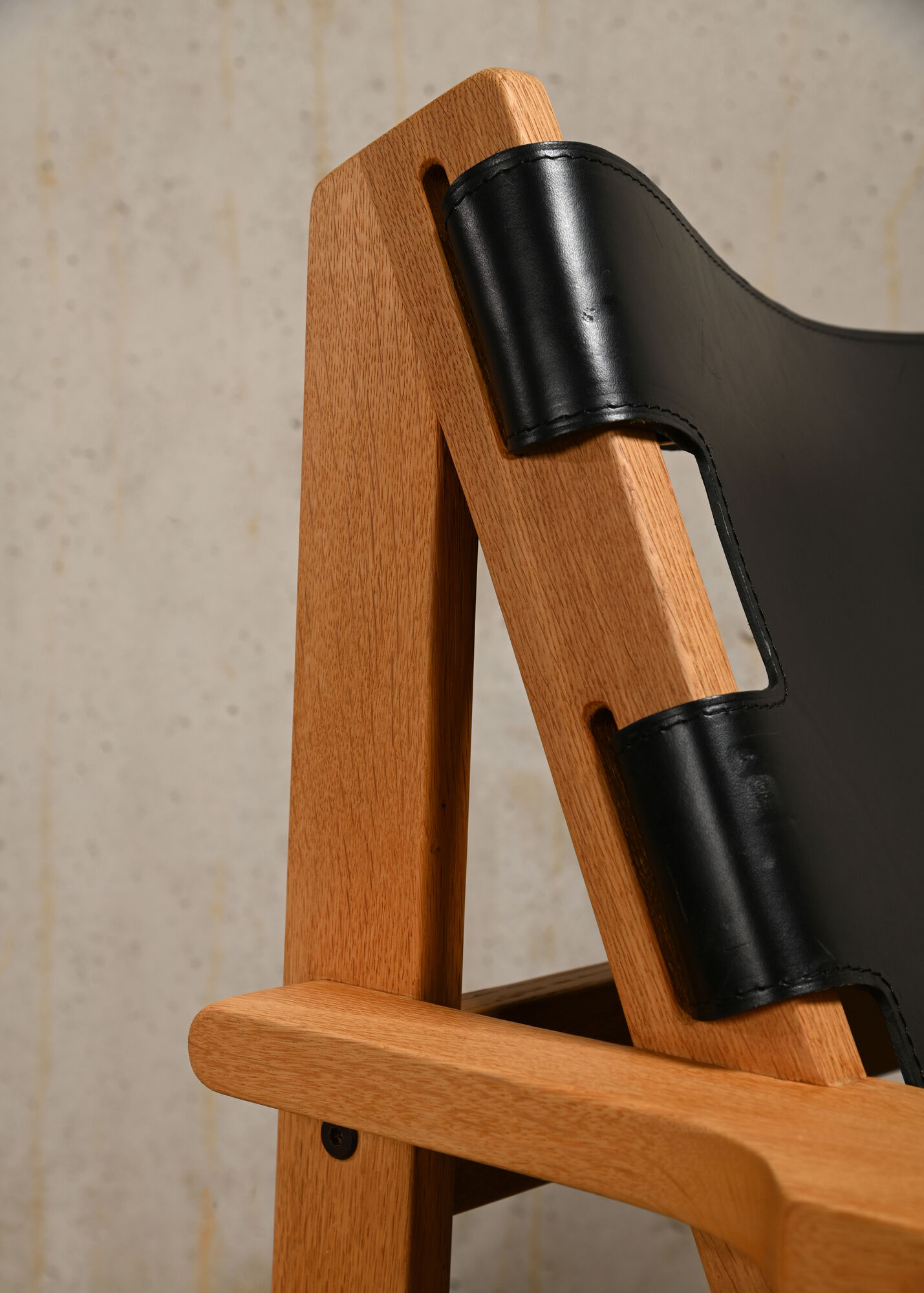 Kurt Østervig hunting chair in black leather for K. P. Jørgensens Møbelfabrik