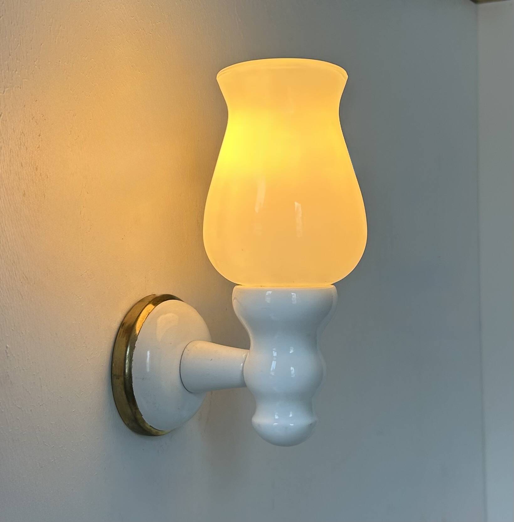 Vintage painted wood and opaline wall lamp, France, 1980