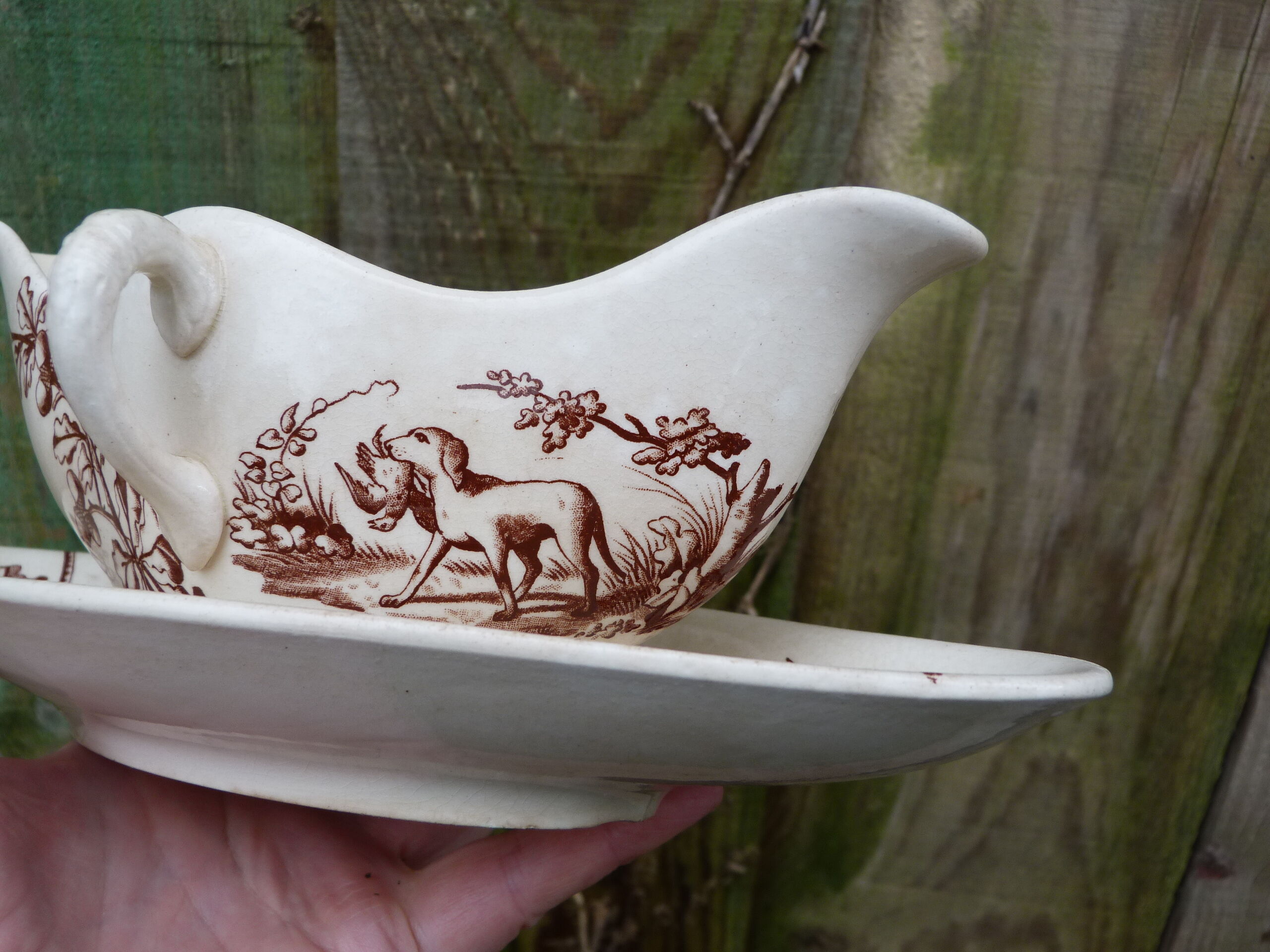 Saucière Terre de fer motif hunting