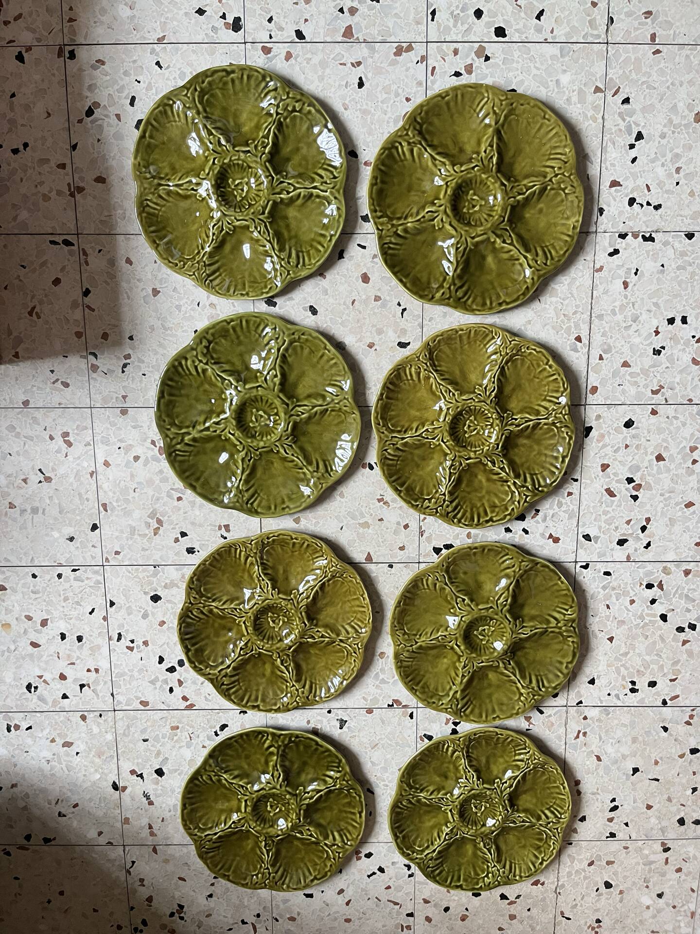 8 assiettes à huîtres Barbotine 