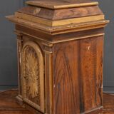 18th century tabernacle decorated with 2 columns and a sun on the facade