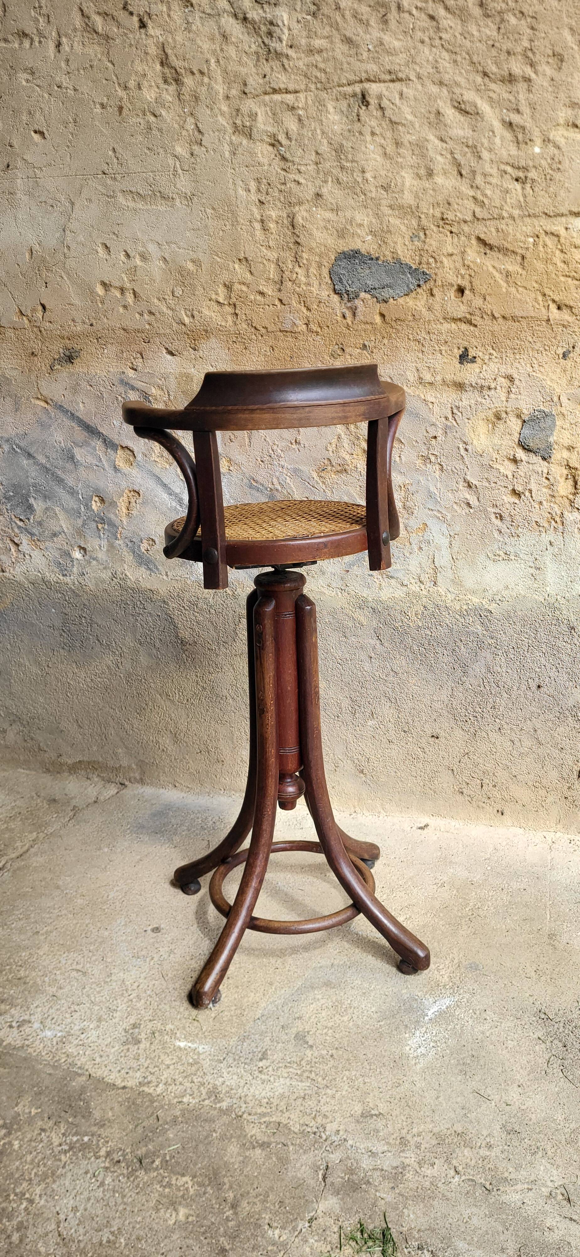 Baumann children's hairdresser's chair