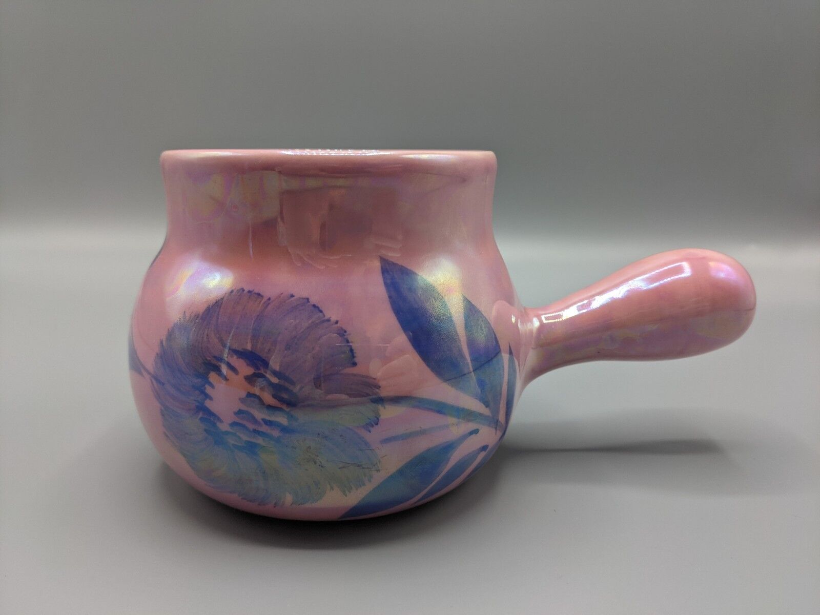 Iridescent pink frying pan, blue flower decoration