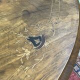 Guéridon anglais fin XIXème en placage de noyer, d'ébène et de buis