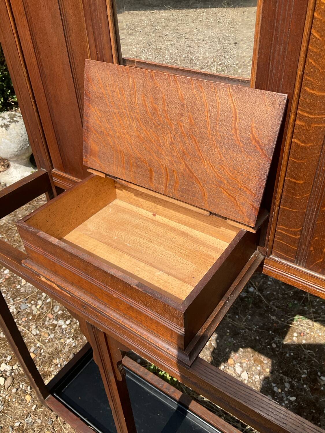 Art Deco oak cloakroom