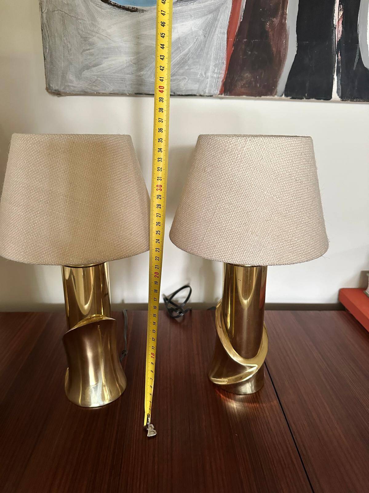 2 bedside lamps