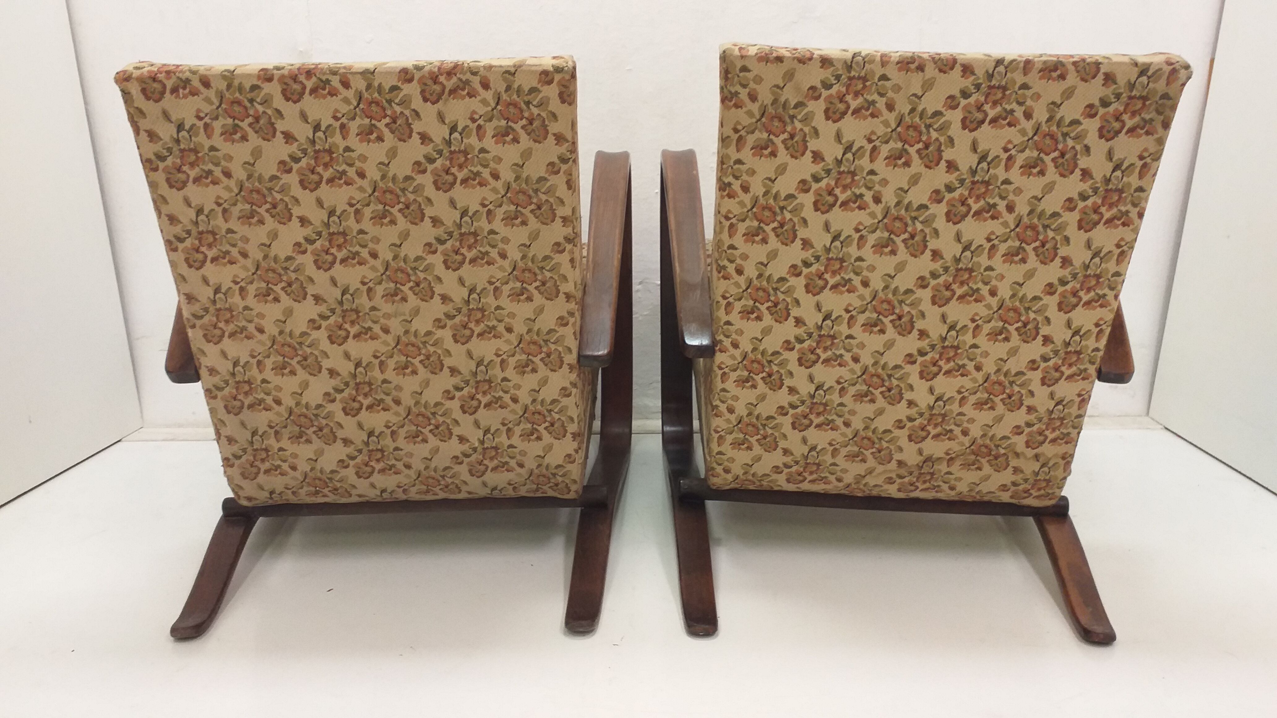 1960 2x Halabala Armchairs H 269 and spider table, Czechoslovakia