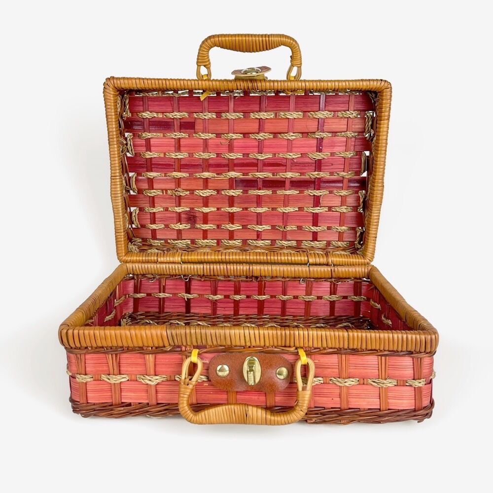 Vintage pink case in braided wicker and rope