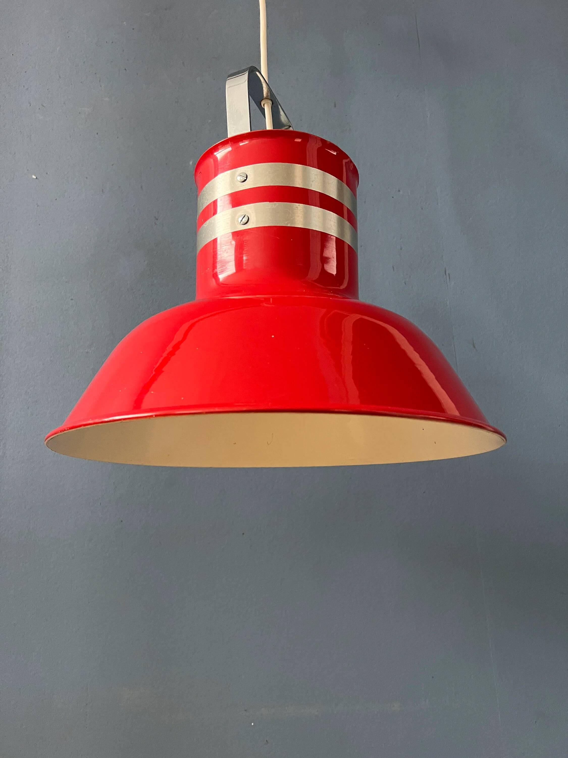 Suspension « Bucket » rouge Space Age par Ateljé Lyktan