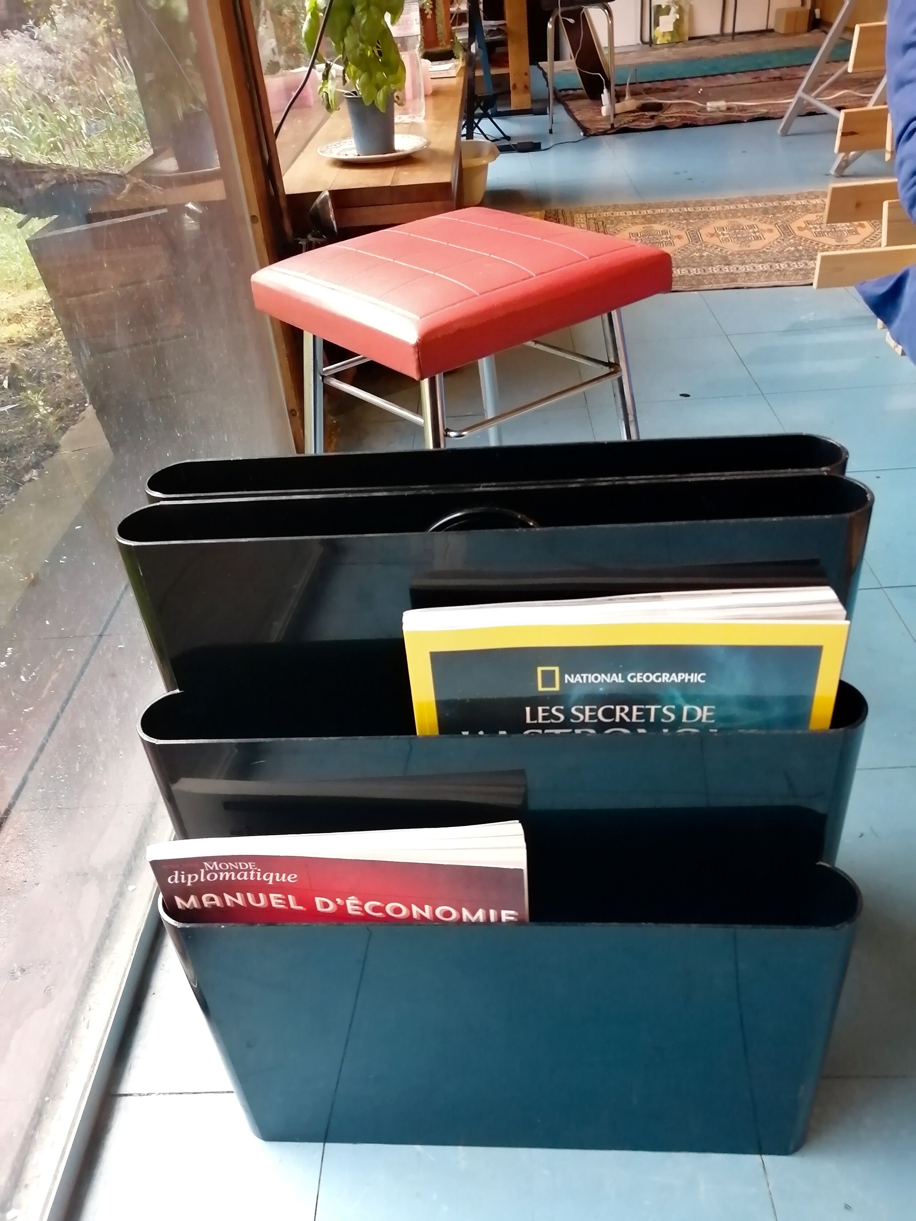 Kartell magazine holder by Giotto Stoppino - 1970