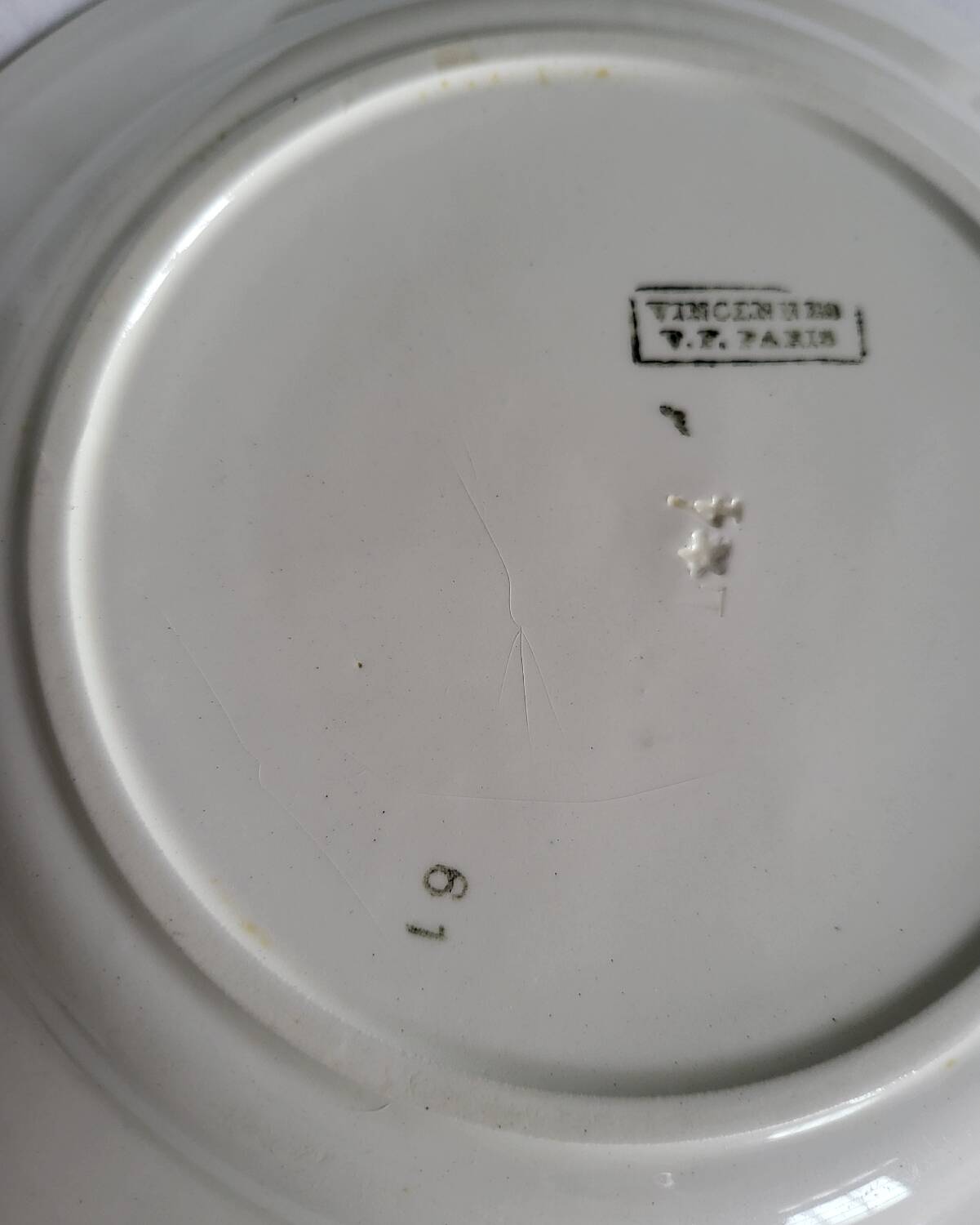 2 Vincennes earthenware dinner plates, Paris