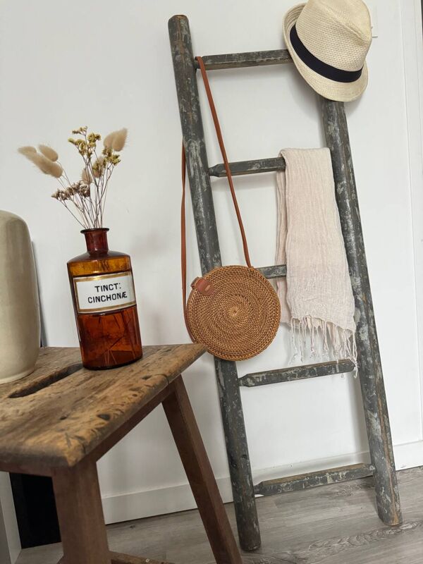 Ancienne échelle décorative en bois