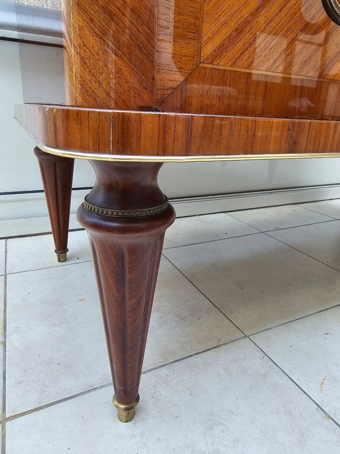 Chest of drawers with 3 drawers in solid wood with marquetry.