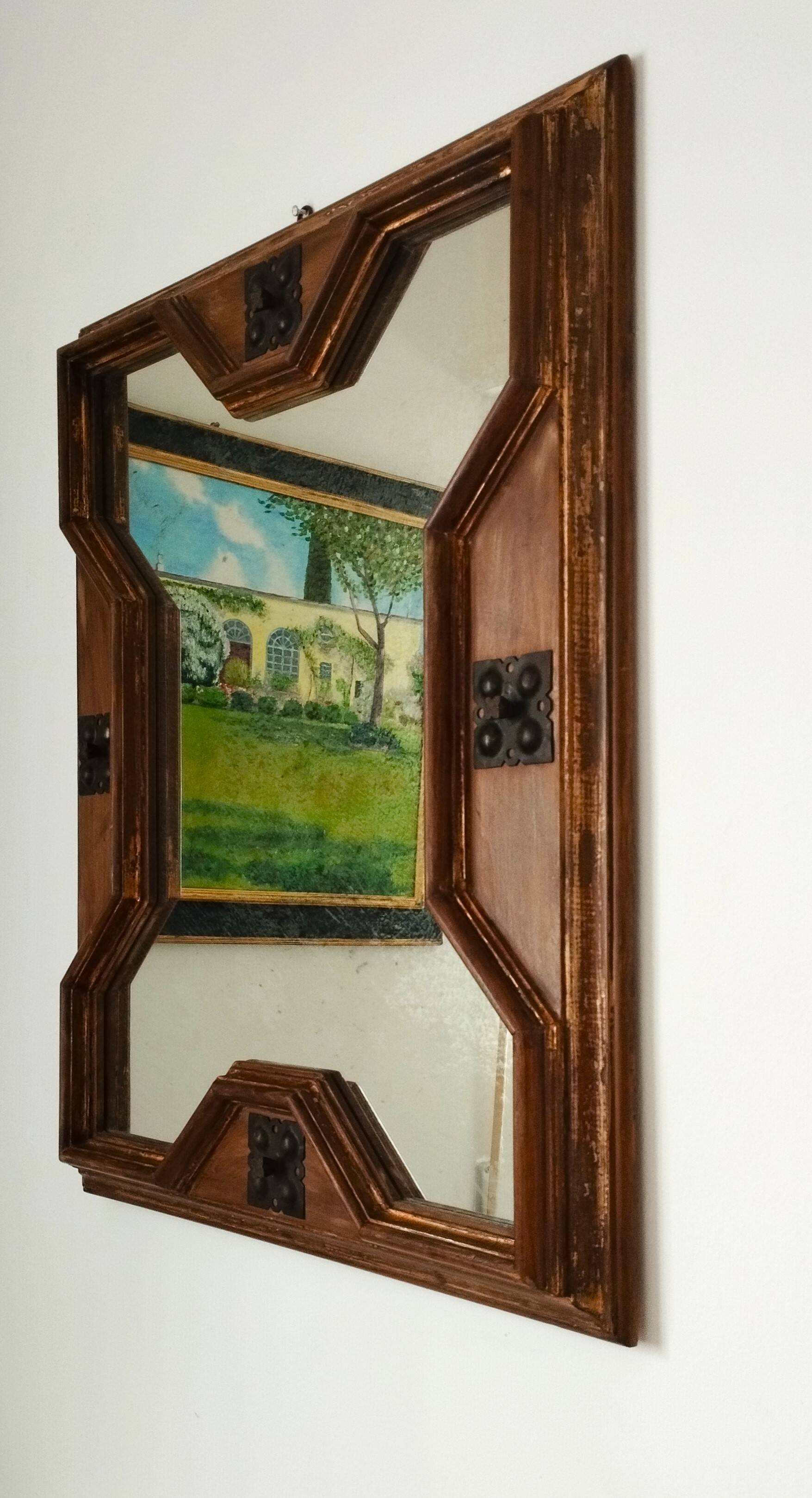 Miroir italien mid-century – cadre en bois patiné et éléments en fer forgé