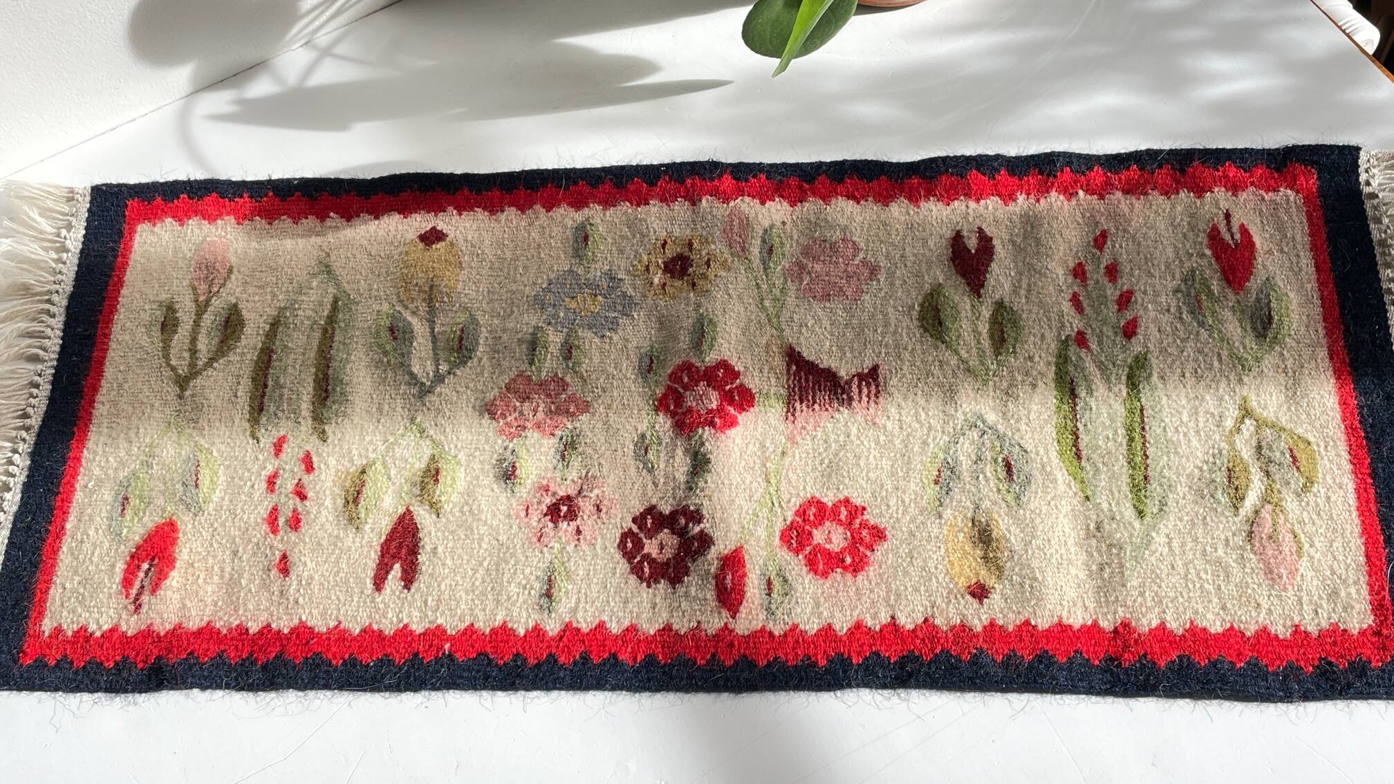 Tapis Rollakan décor de tulipes vintage