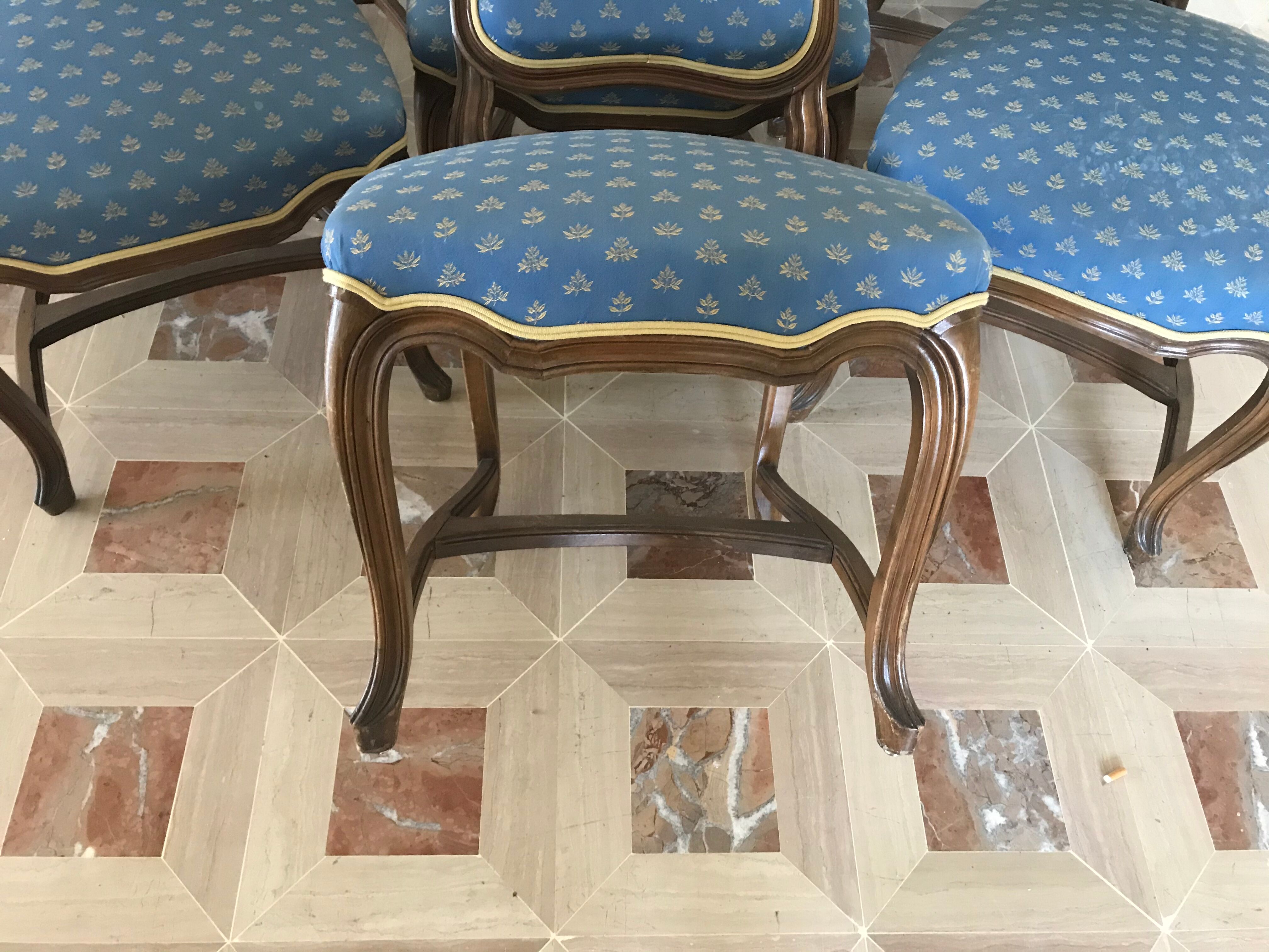 Suite de dix chaises de style Louis XV à entretoise