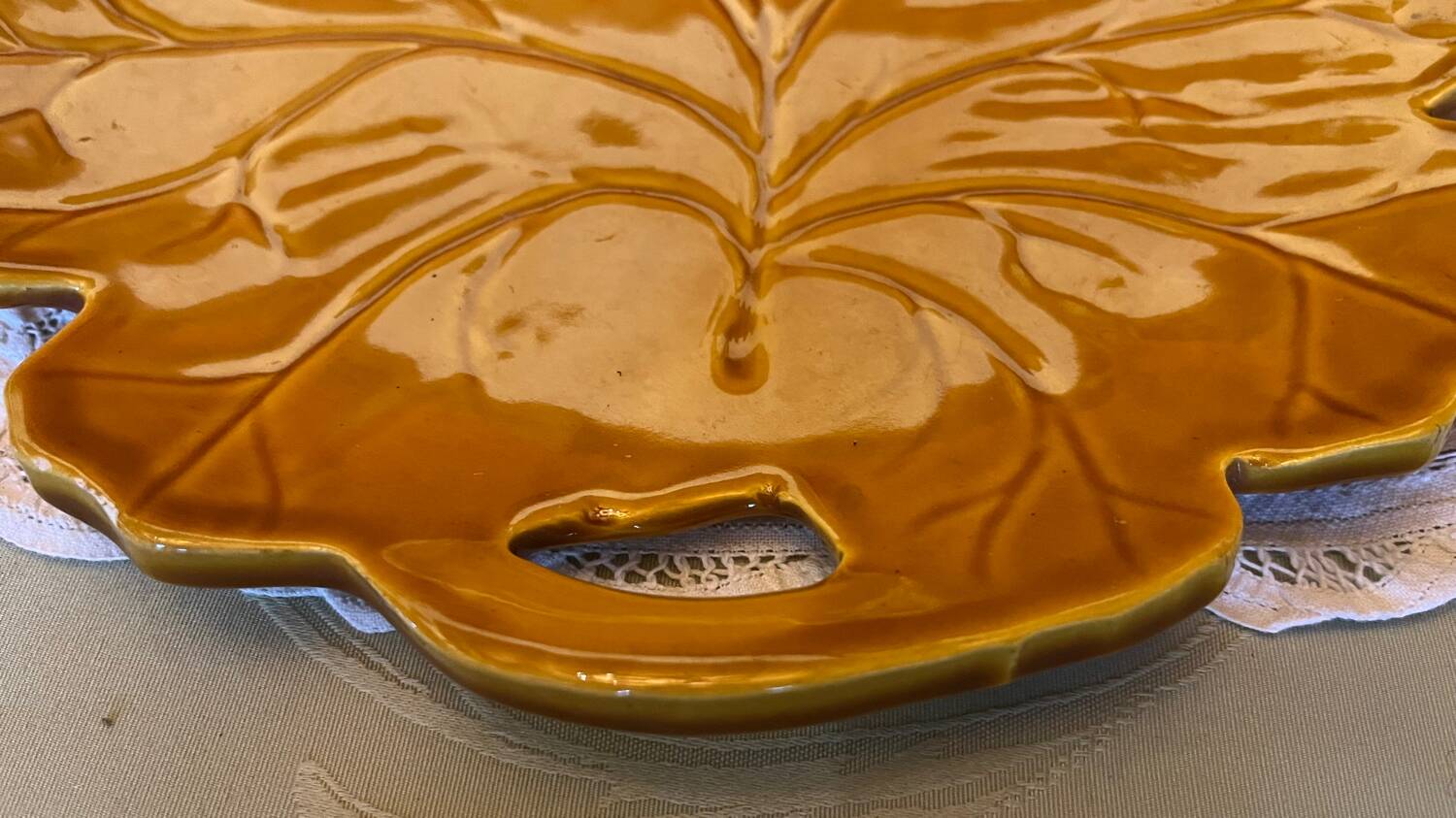 Vintage ceramic leaf dish