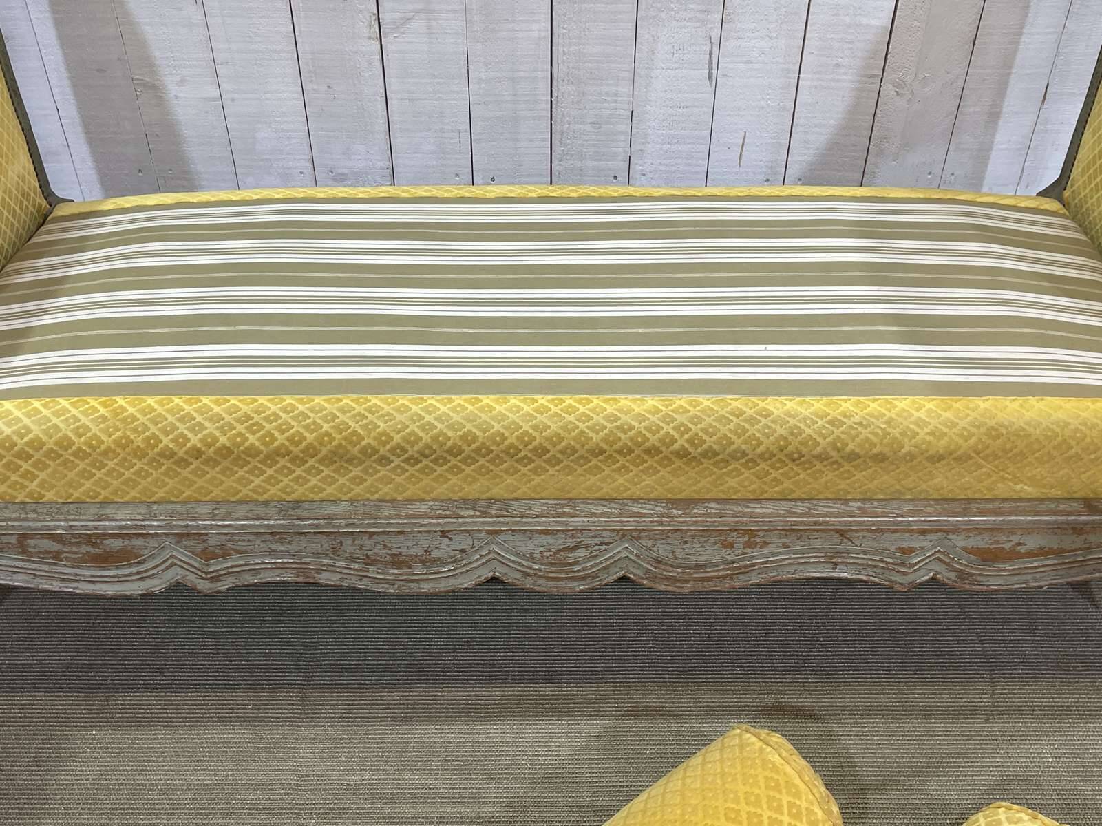 Louis XV daybed from the 18th century in oak.