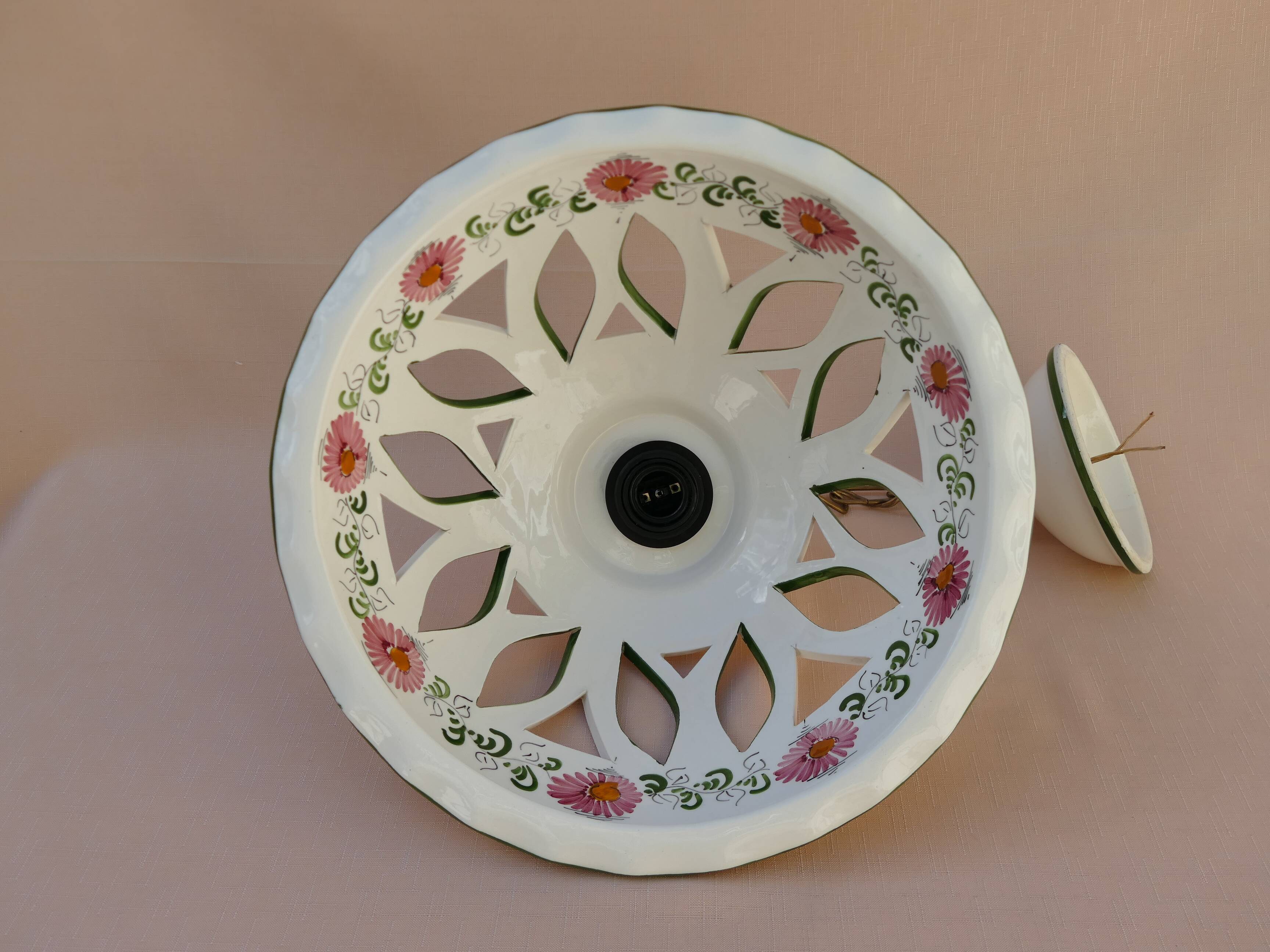 Enamelled metal luminaire suspension