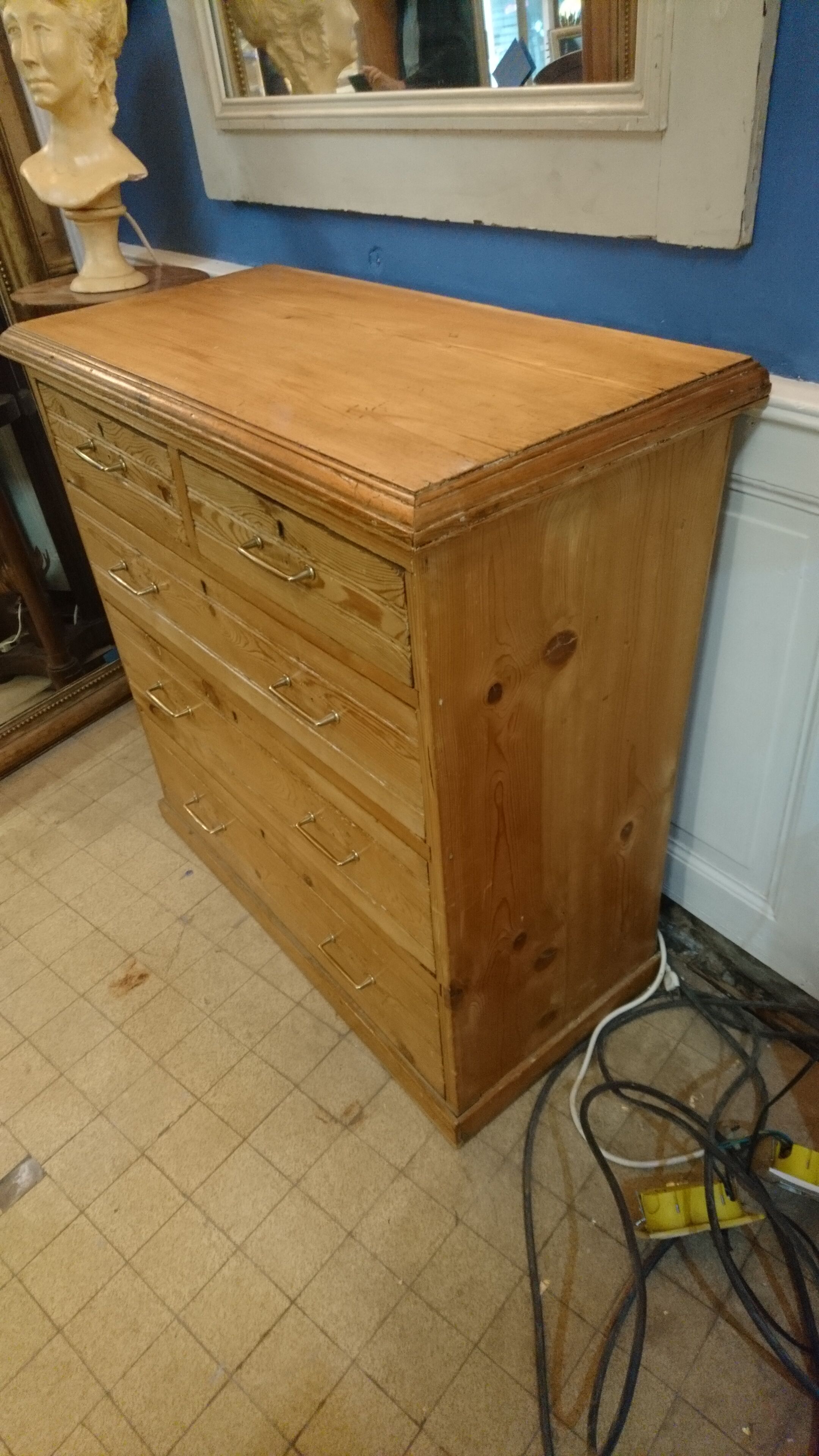 Chest of drawers