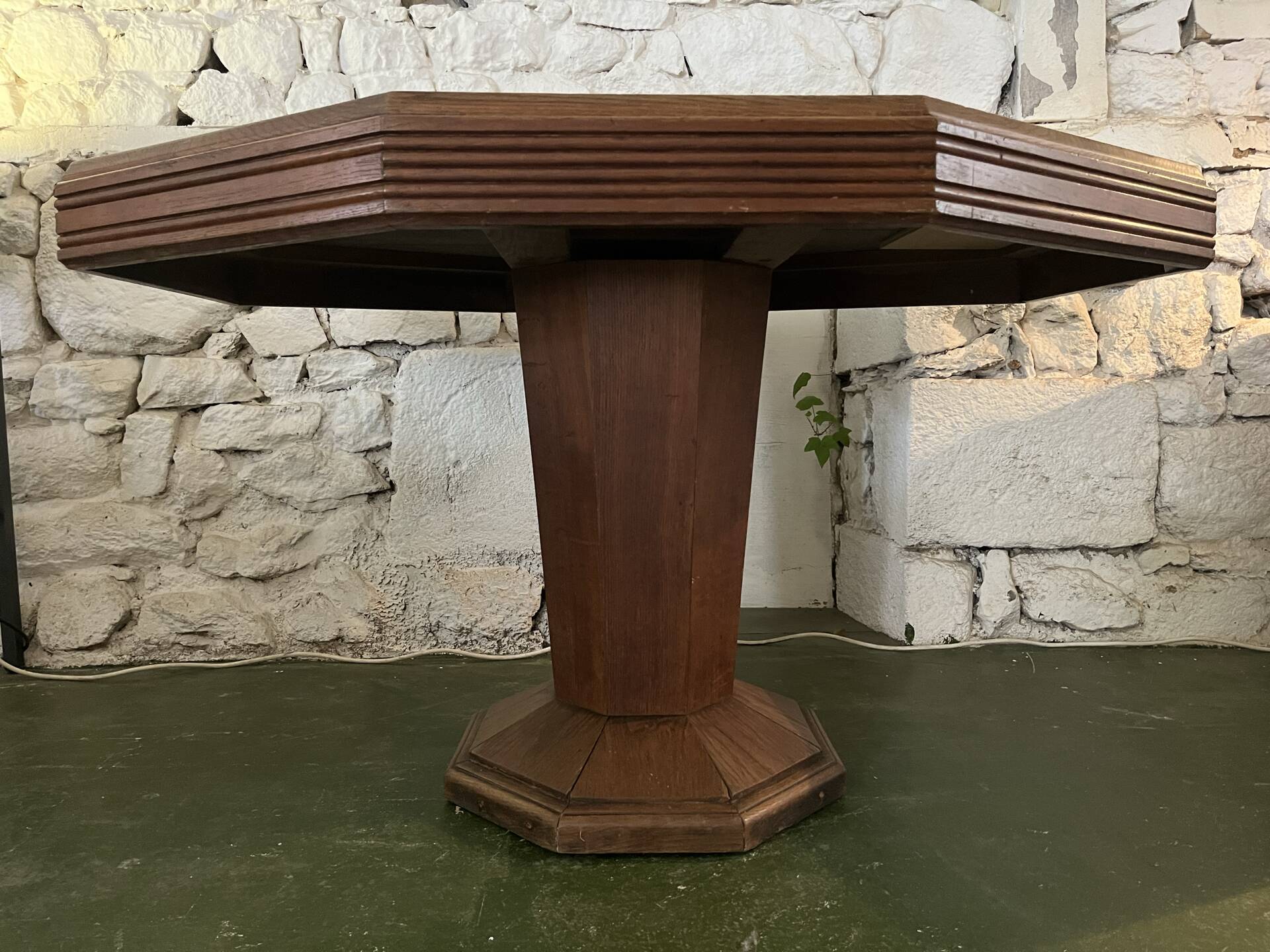 Octagonal table in oak