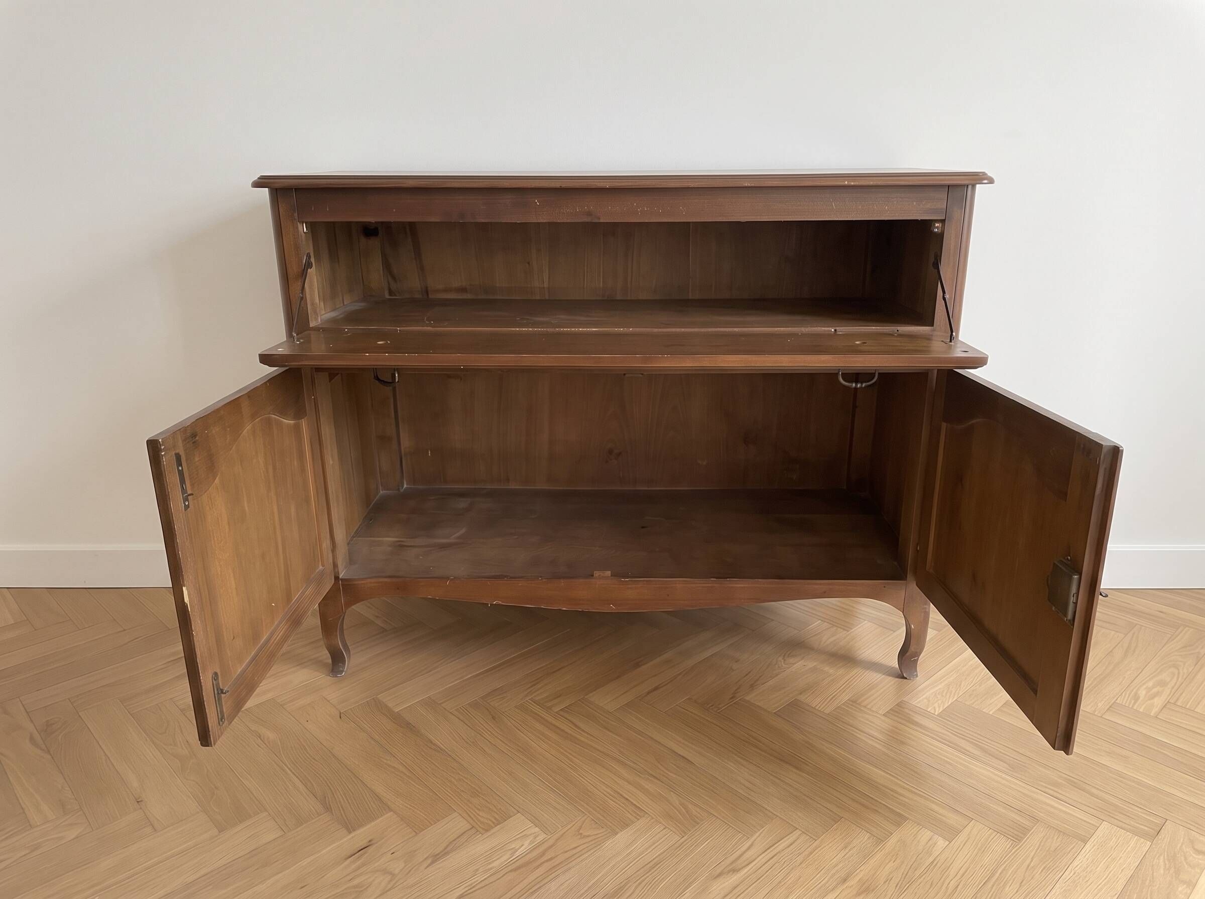 Antique solid wood TV cabinet in Traditional style