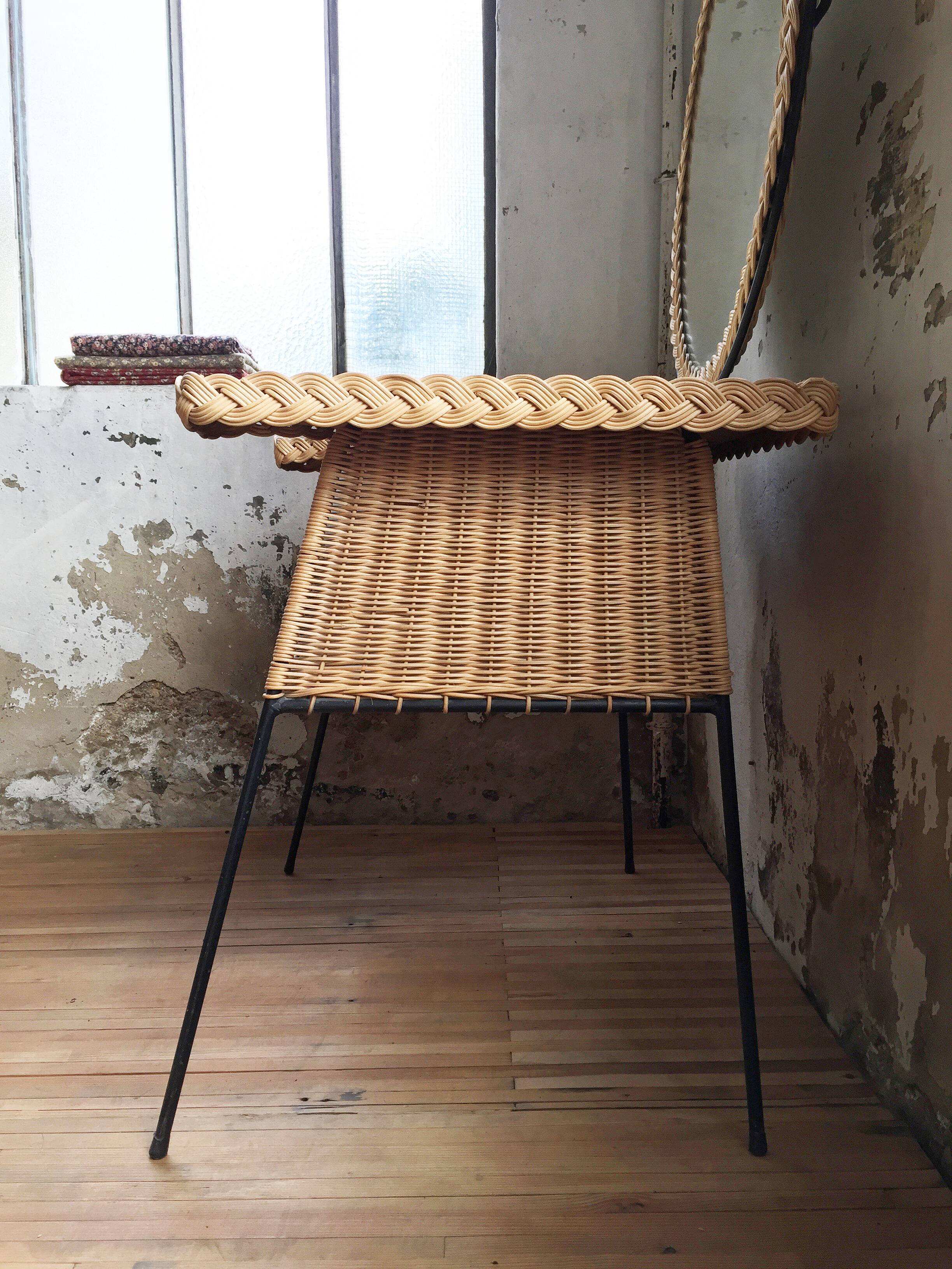 Vintage wicker vanity