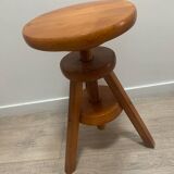 Watchmaker's stool with screw