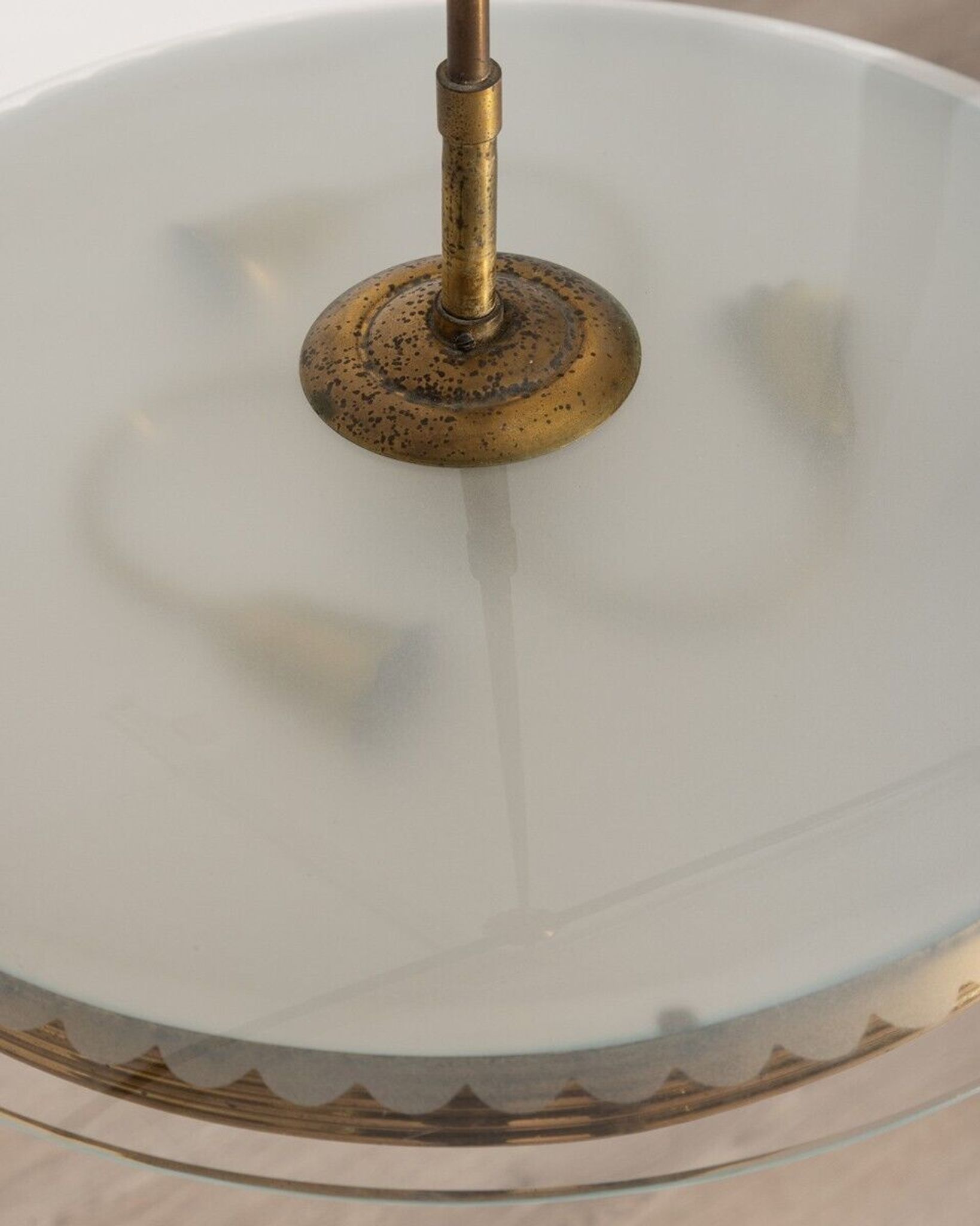 Lustre vintage des années 50 en verre et laiton design italien